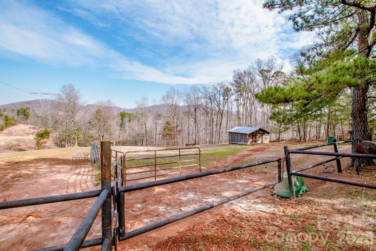 508 Liles Lane — Hiddenite