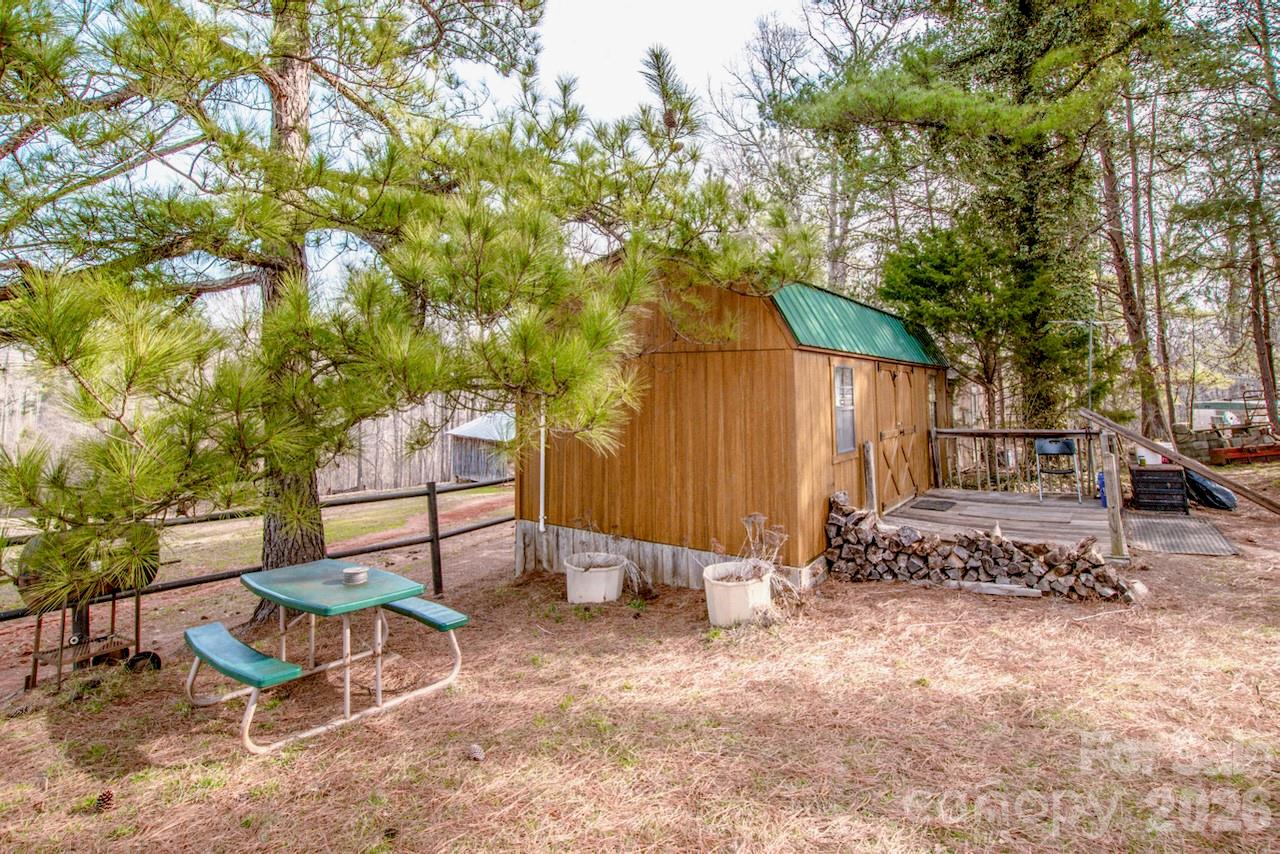 508 Liles Lane — Hiddenite