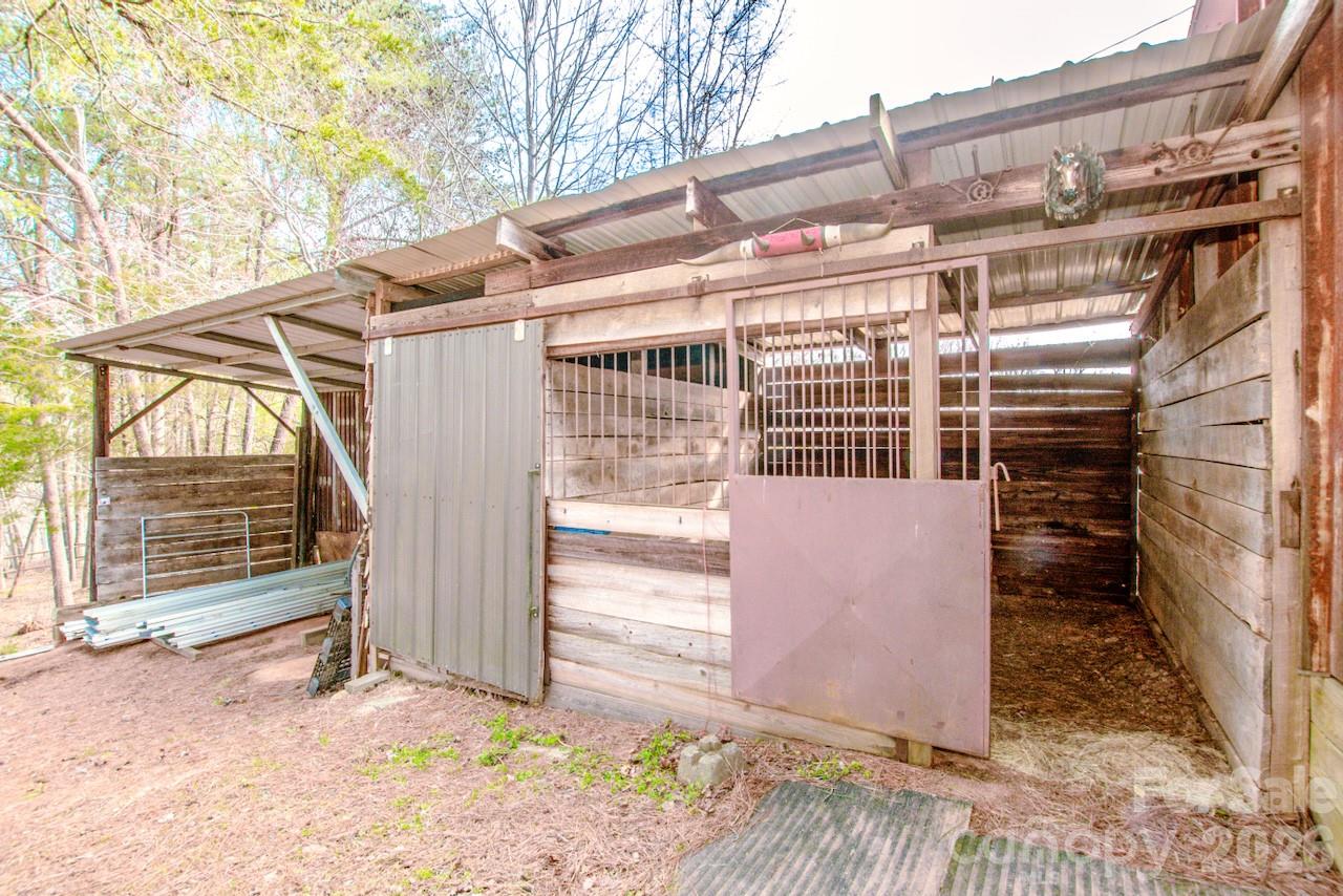 508 Liles Lane — Hiddenite