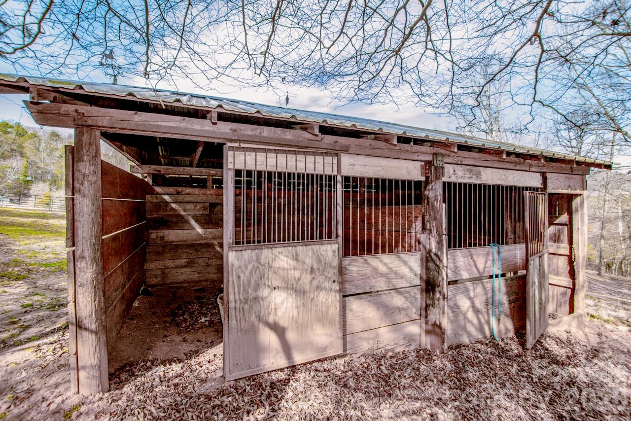 508 Liles Lane — Hiddenite