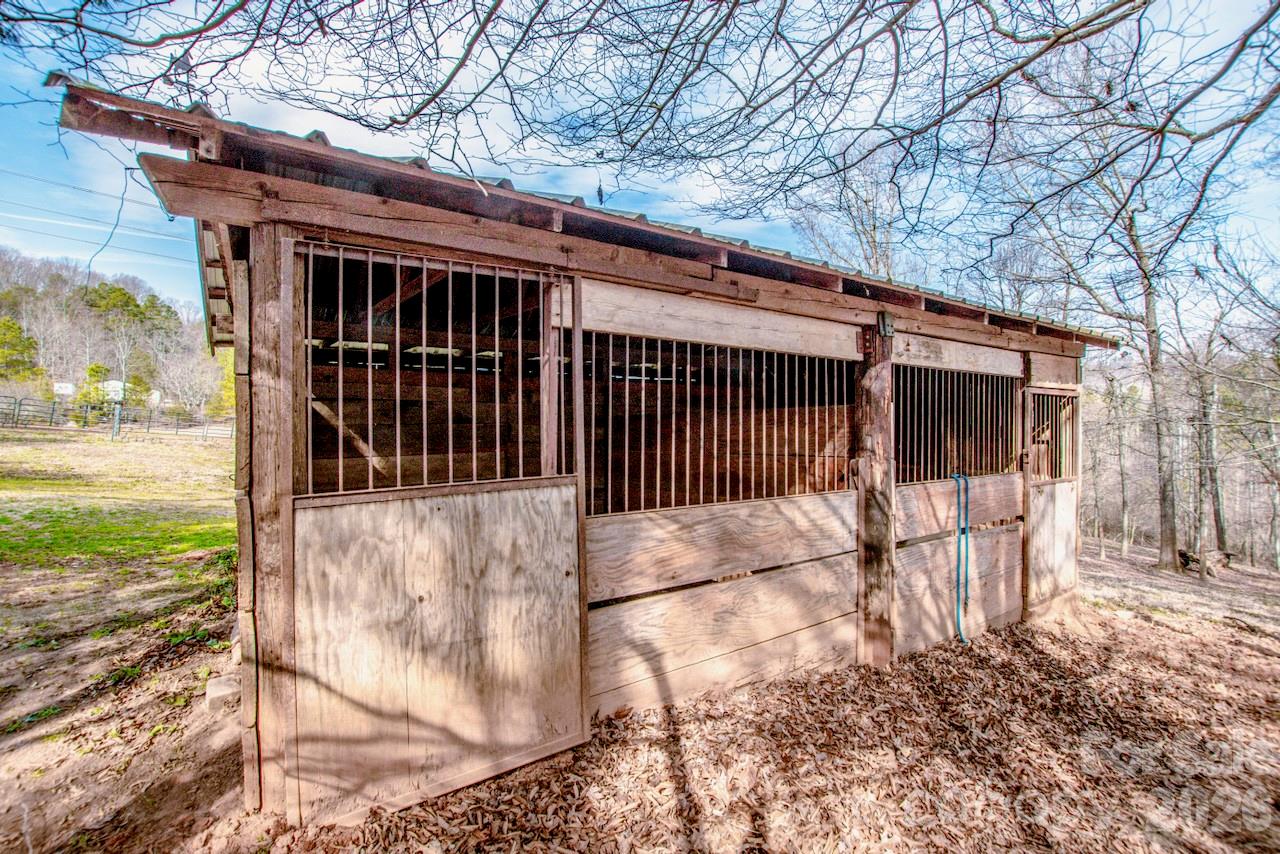 508 Liles Lane — Hiddenite