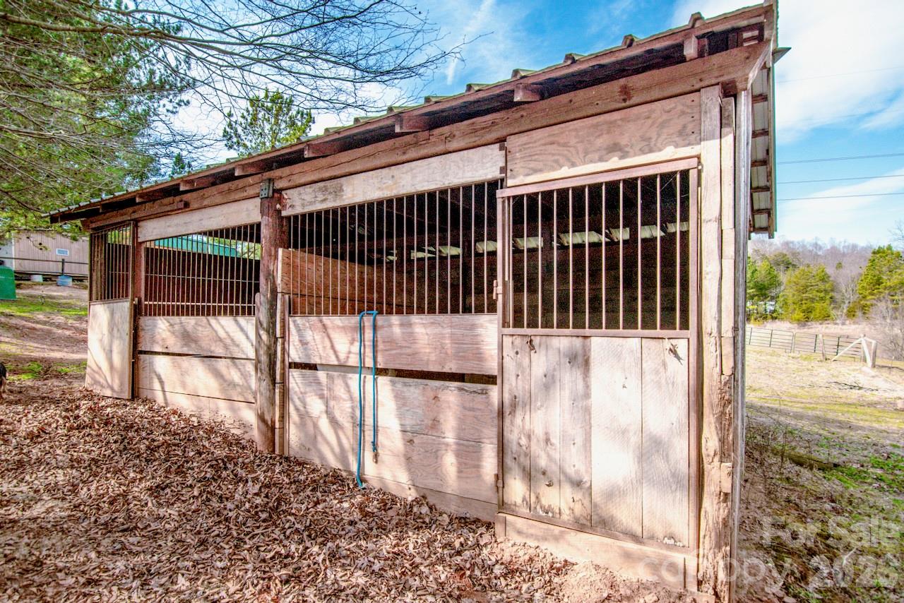 508 Liles Lane — Hiddenite
