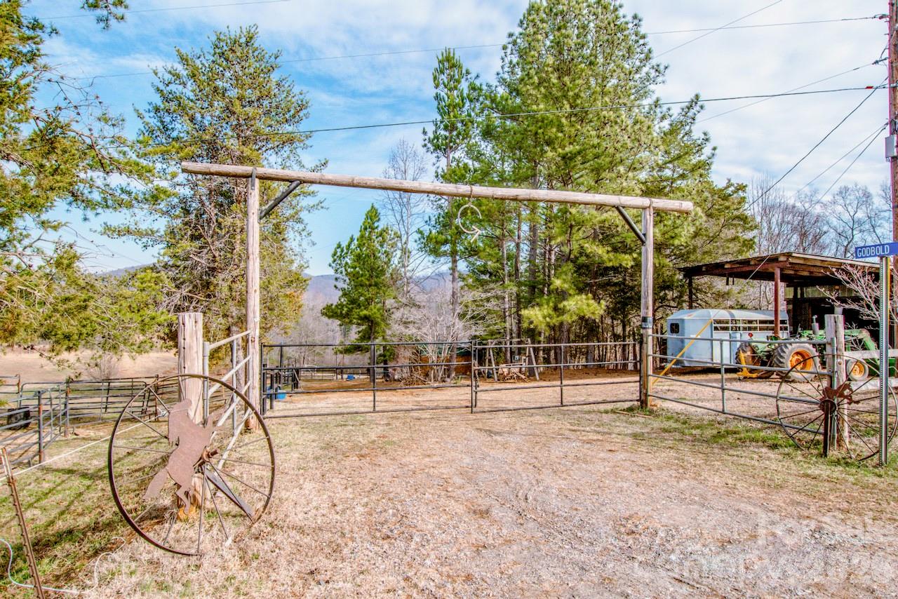 508 Liles Lane — Hiddenite