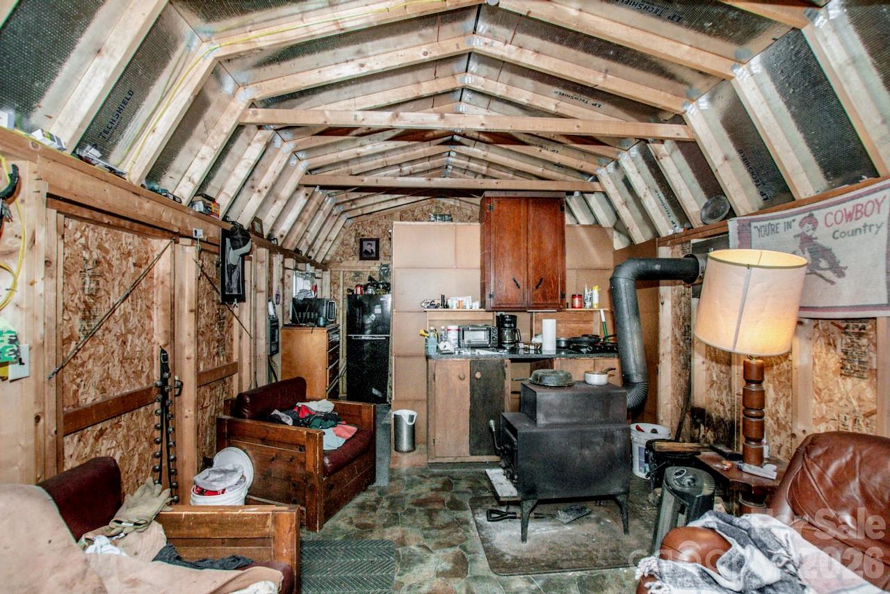 508 Liles Lane — Hiddenite