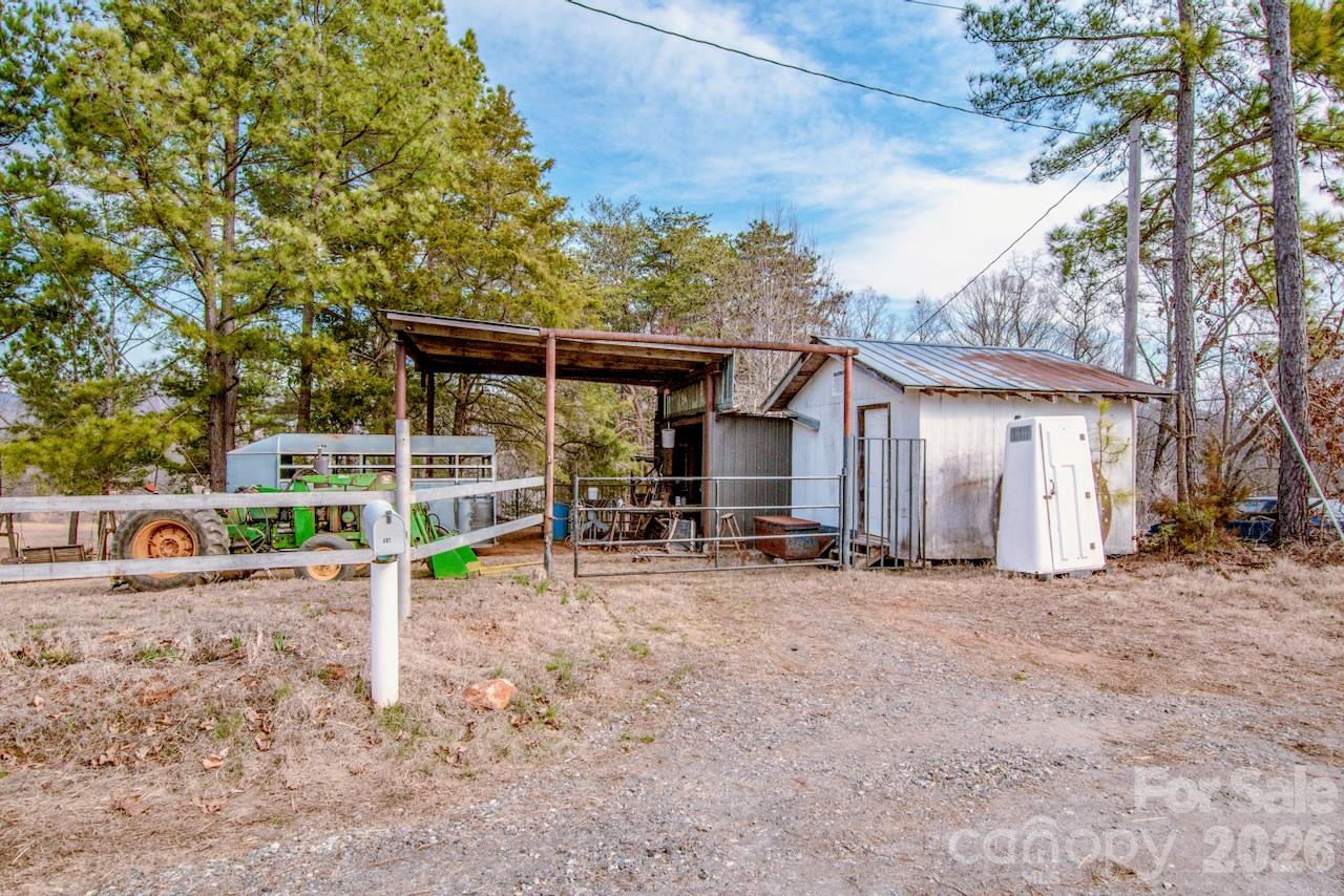 508 Liles Lane — Hiddenite