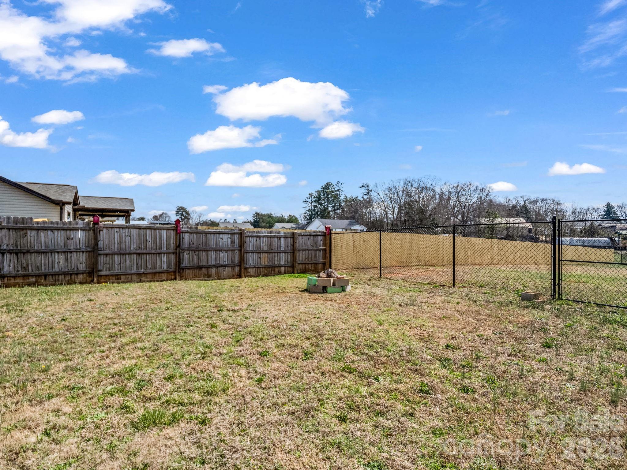655 W Oconee Street — Chesnee