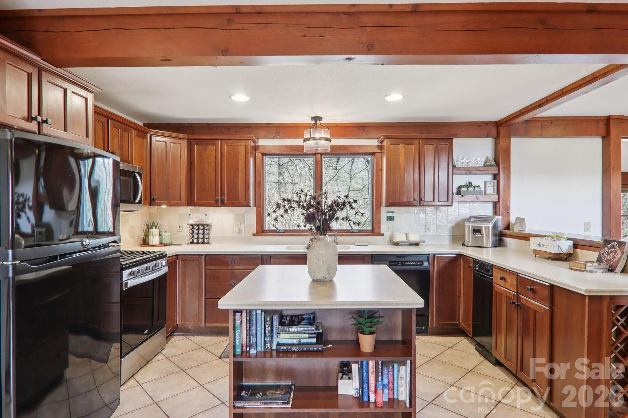 28 Nantahala Ridge — Bryson City