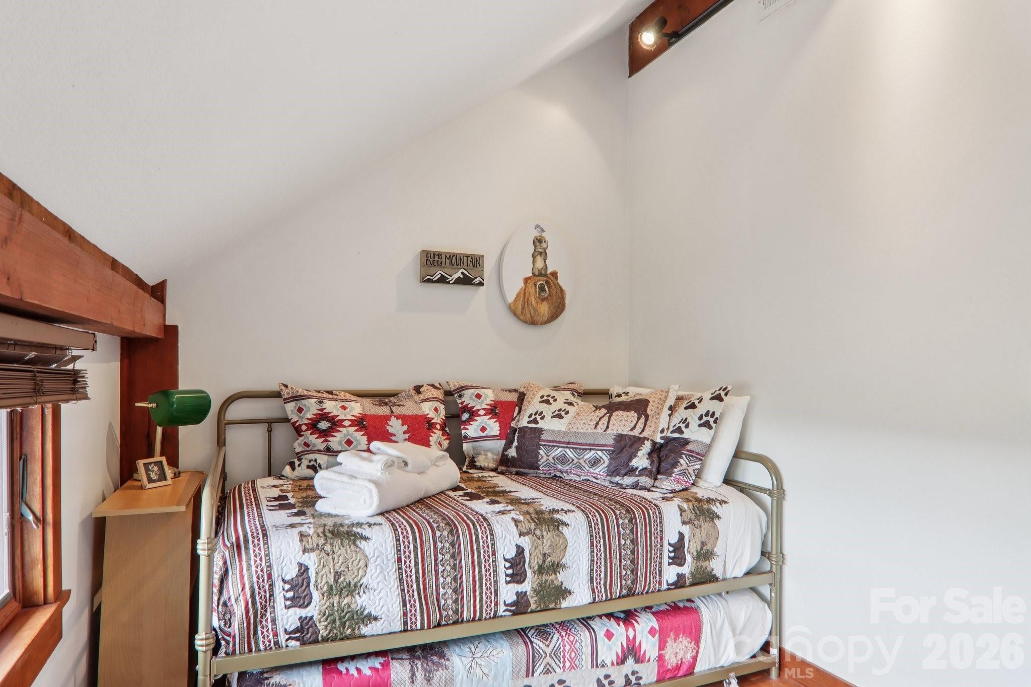 28 Nantahala Ridge — Bryson City