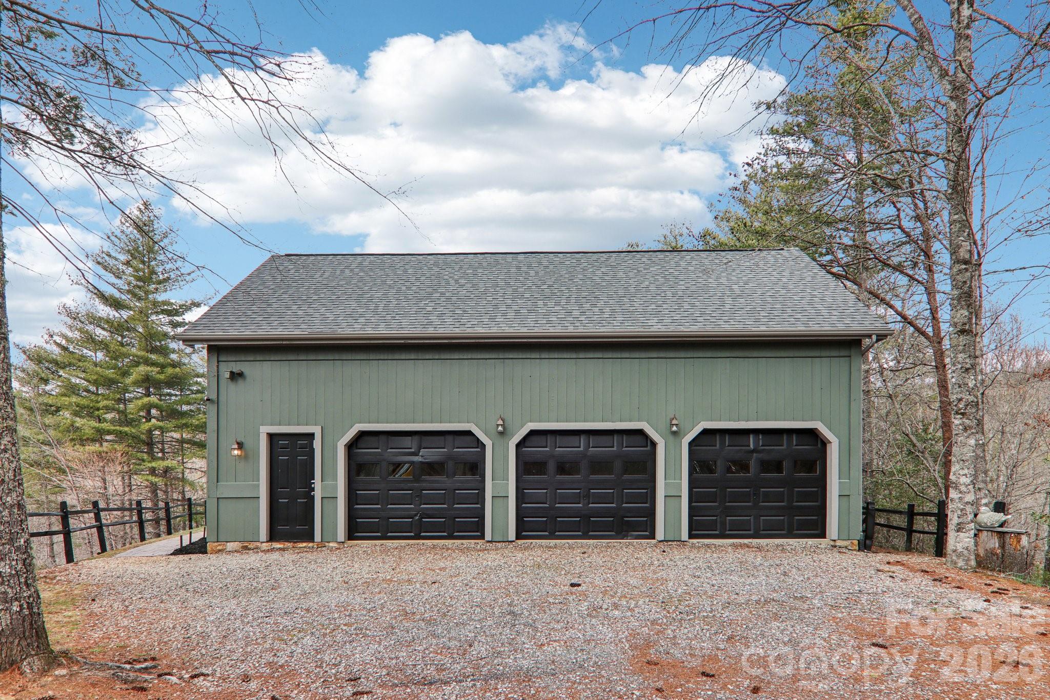 28 Nantahala Ridge — Bryson City