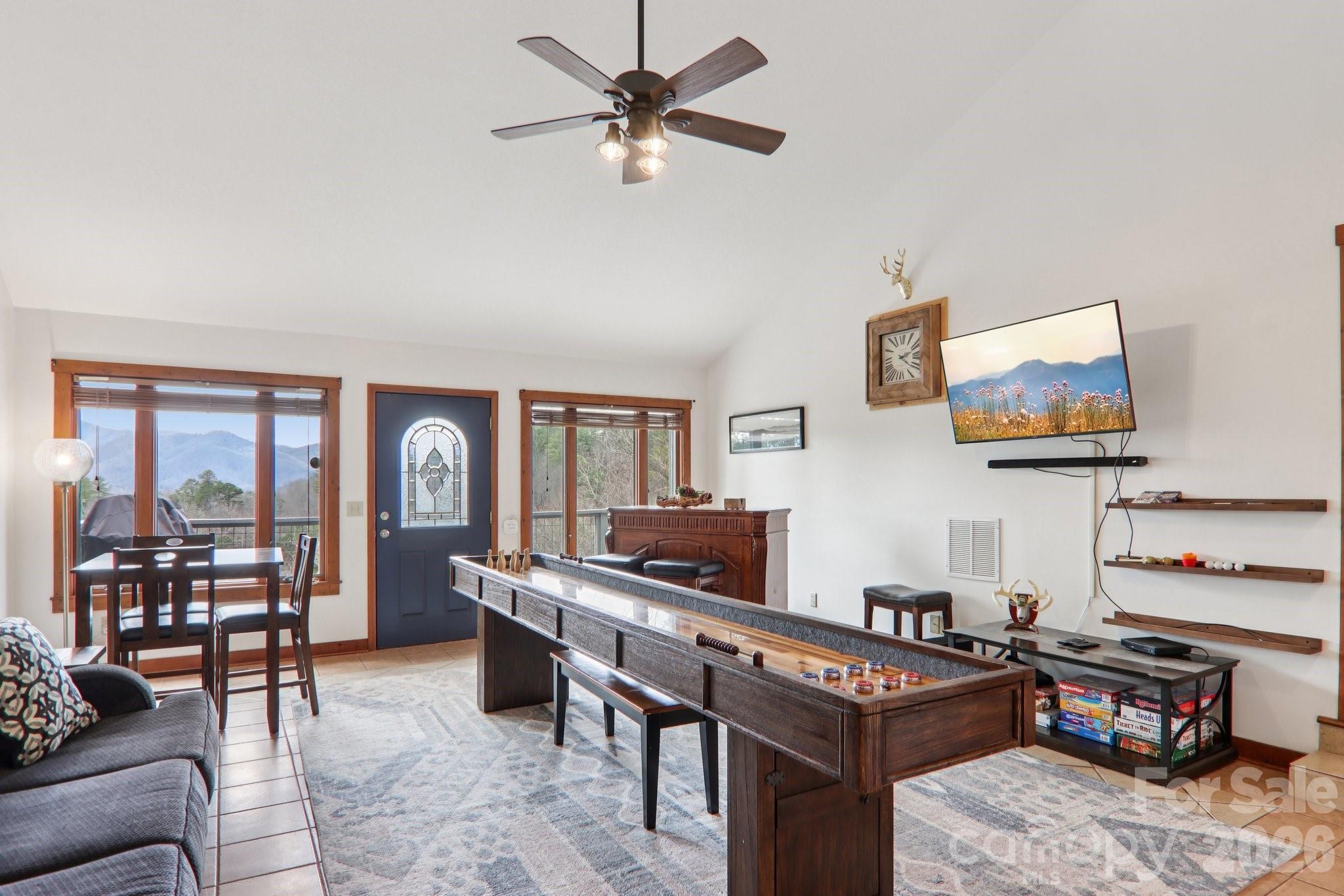 28 Nantahala Ridge — Bryson City