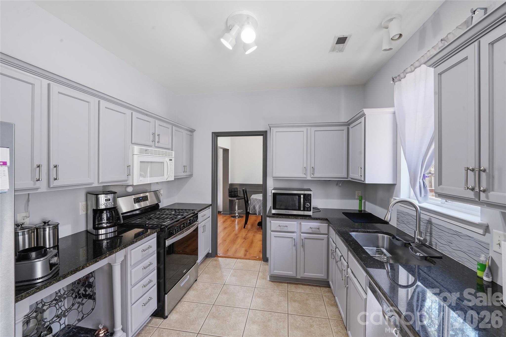 9541 Green Apple Drive — Charlotte