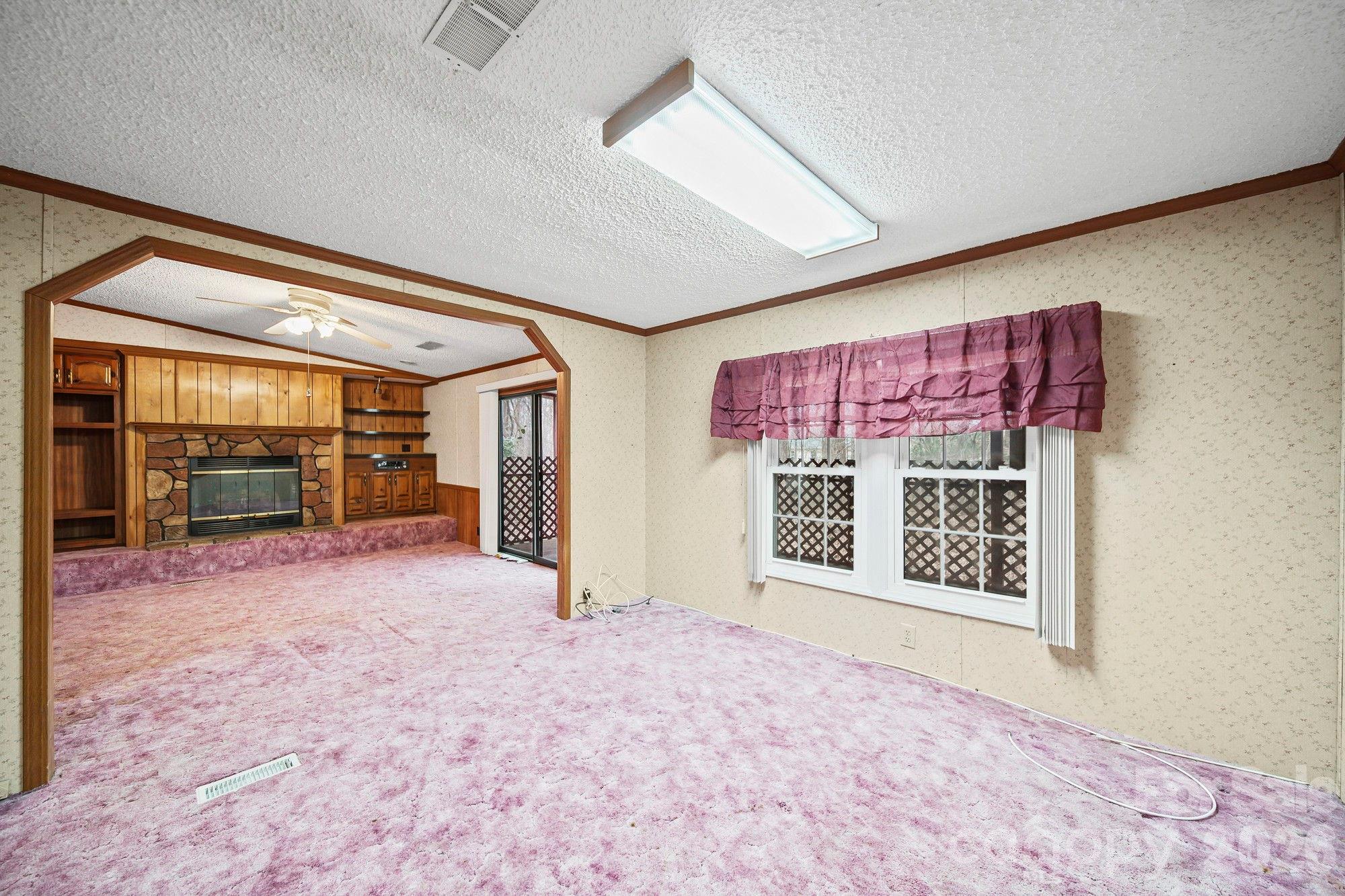 1015 Southwood Drive — Clover