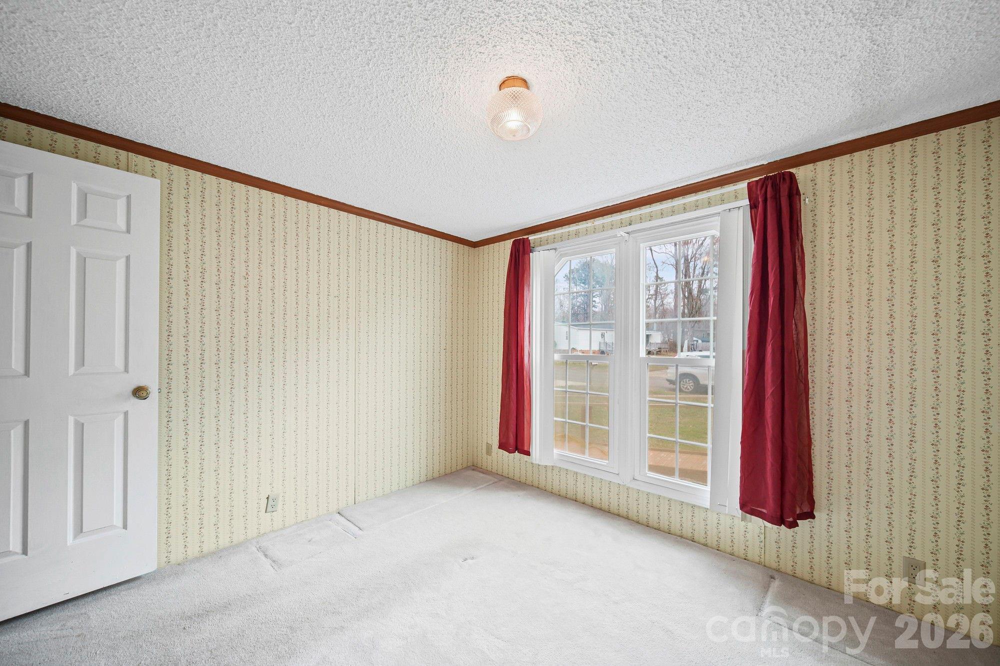1015 Southwood Drive — Clover
