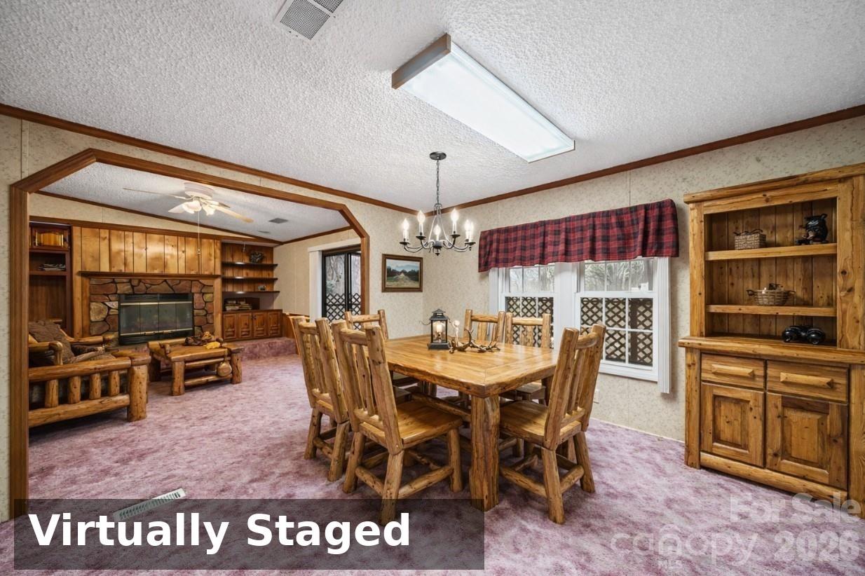 1015 Southwood Drive — Clover