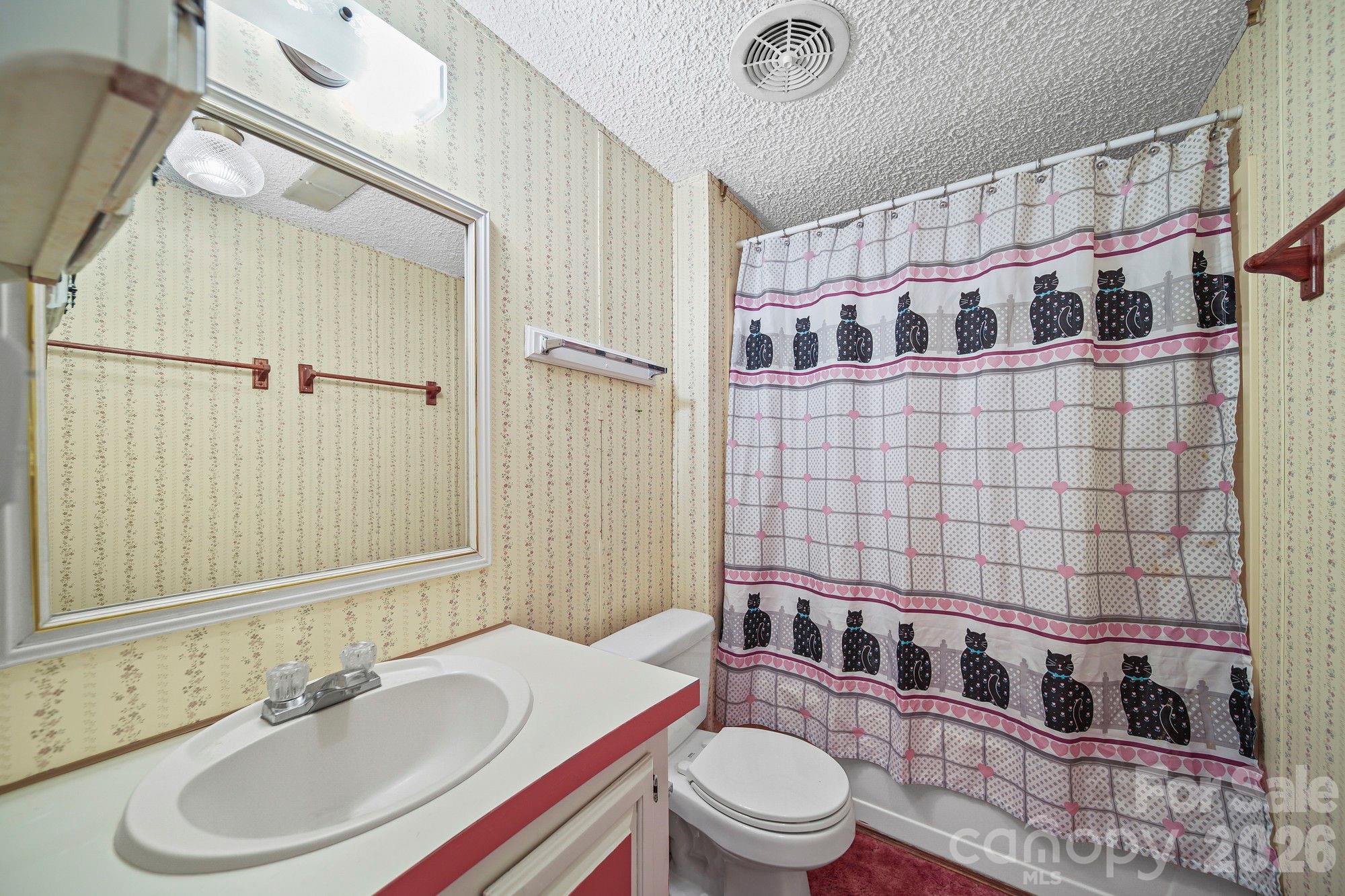 1015 Southwood Drive — Clover