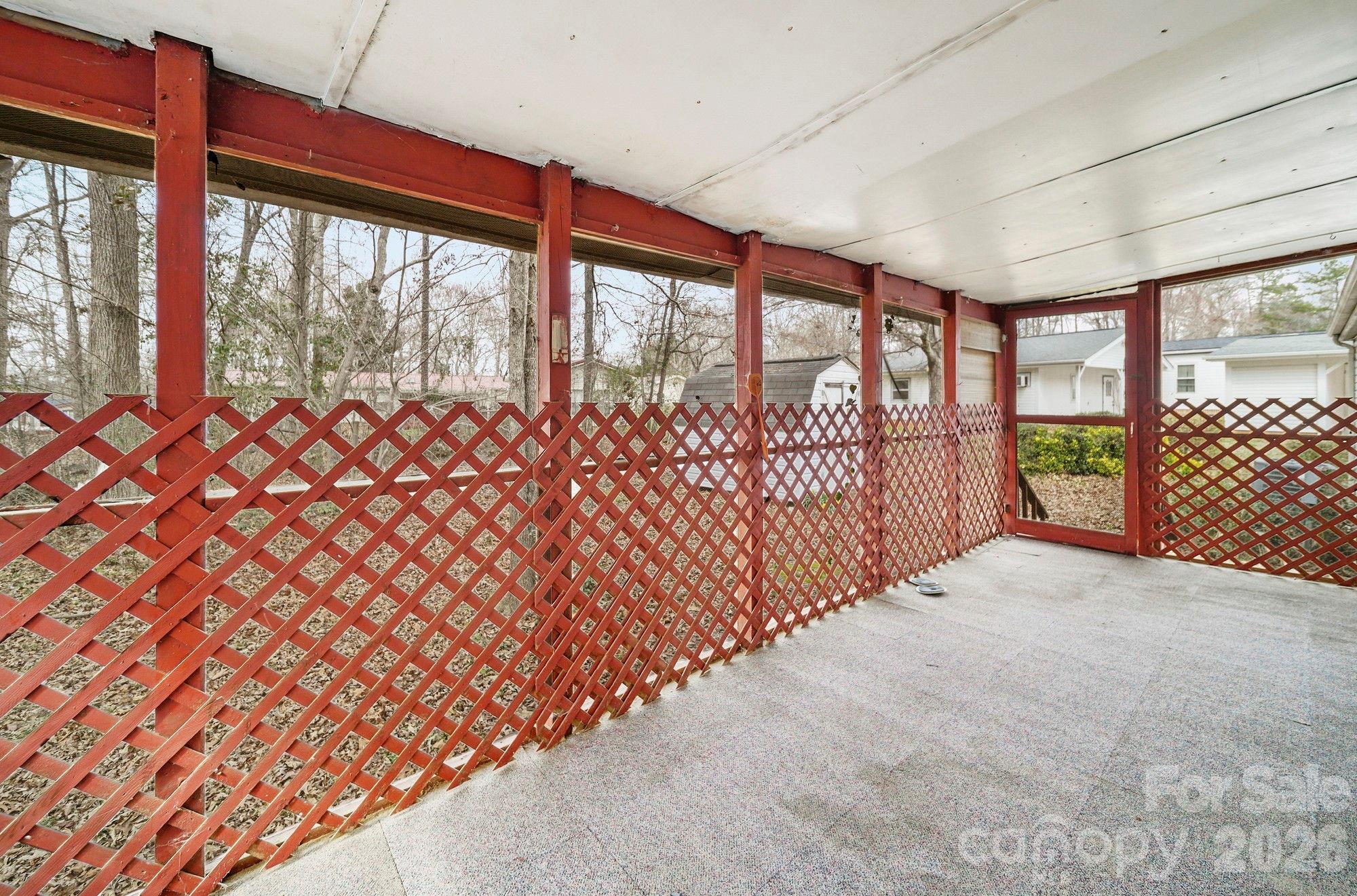 1015 Southwood Drive — Clover