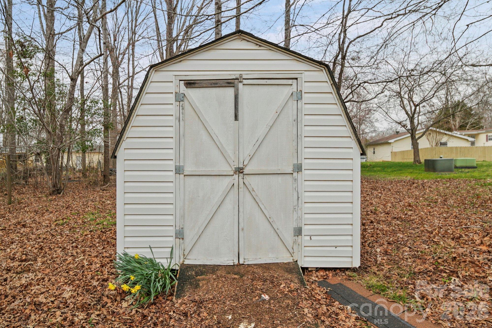 1015 Southwood Drive — Clover