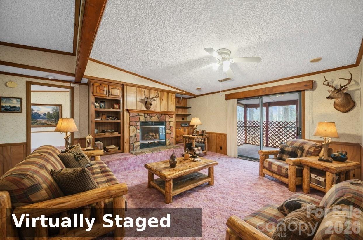 1015 Southwood Drive — Clover