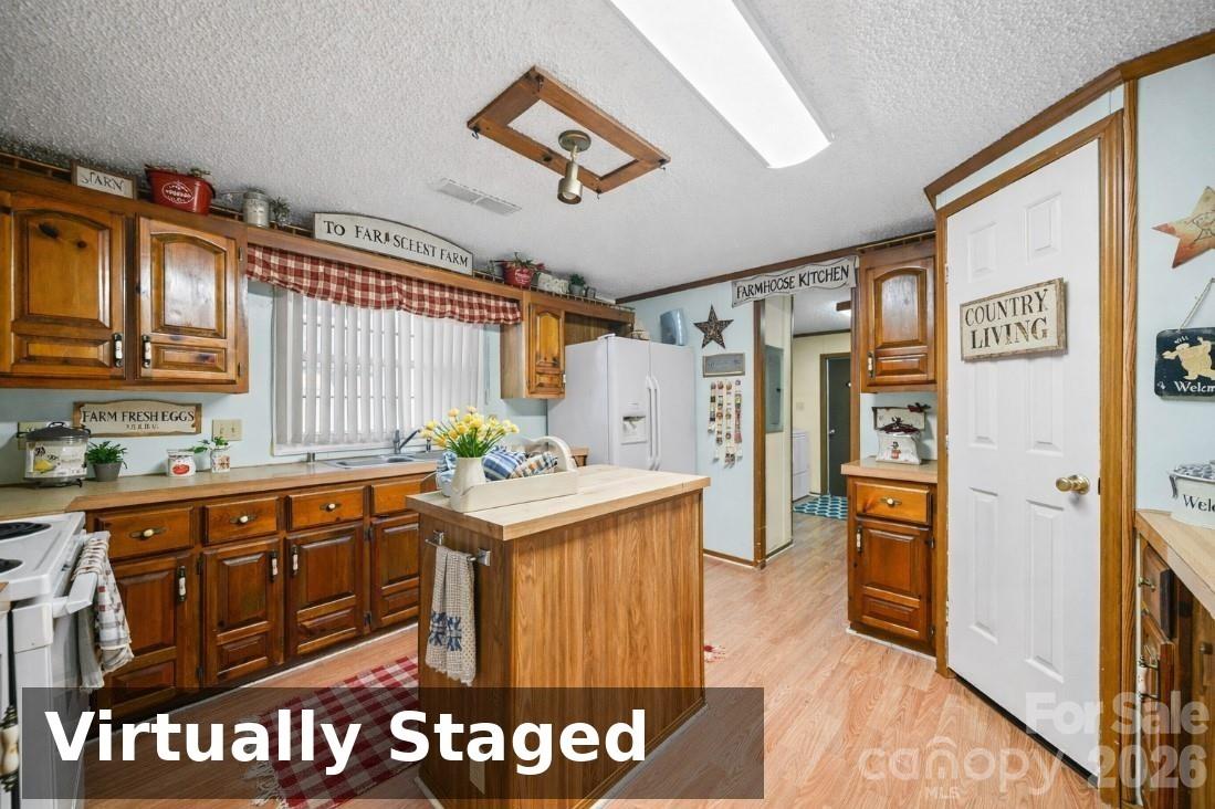 1015 Southwood Drive — Clover