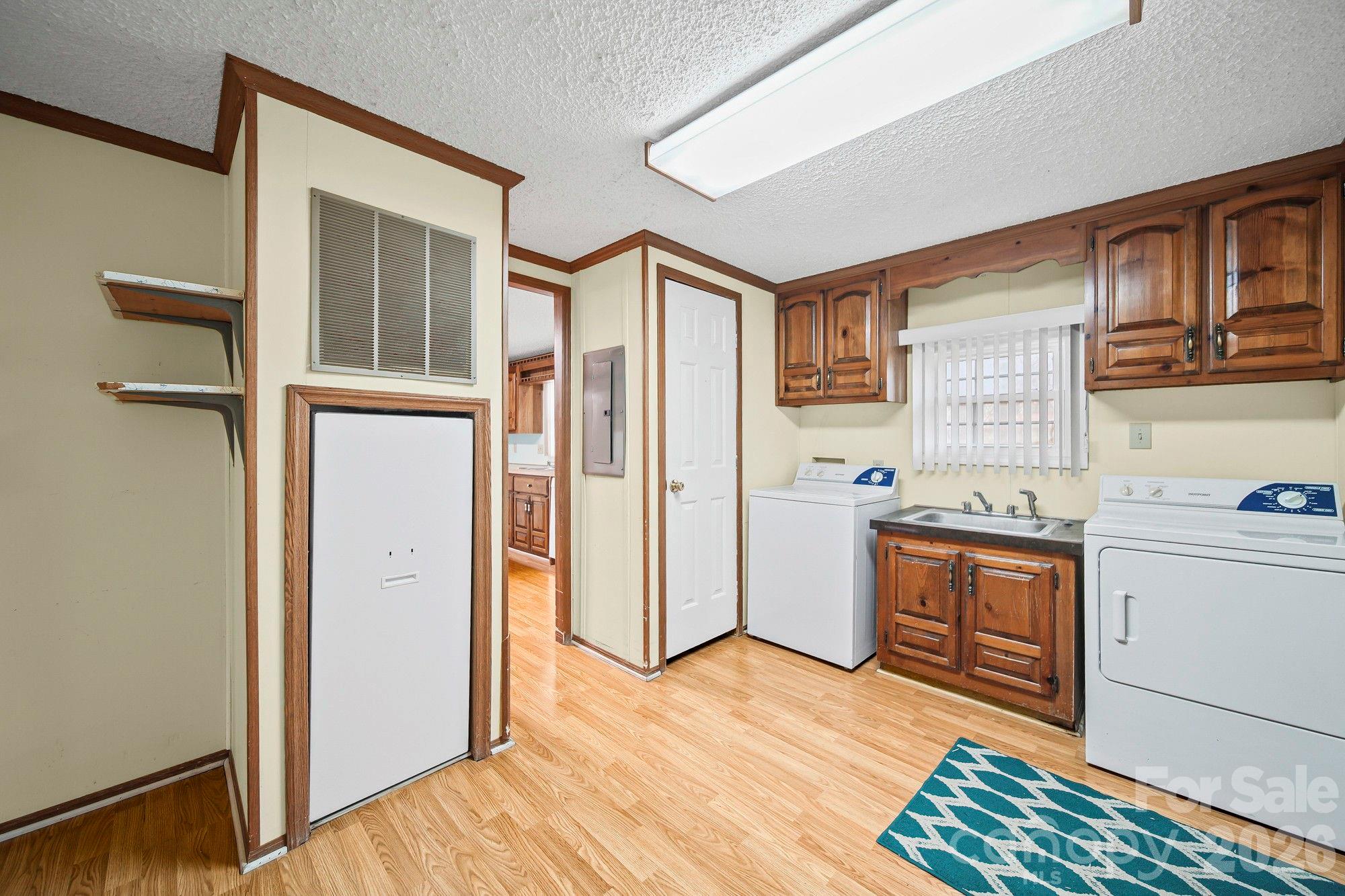 1015 Southwood Drive — Clover