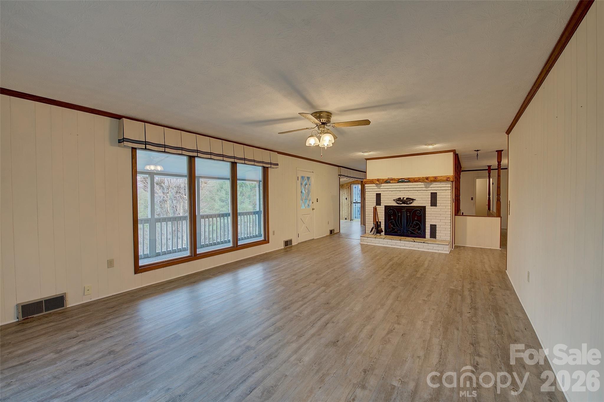 220 Grand View Lane — Burnsville