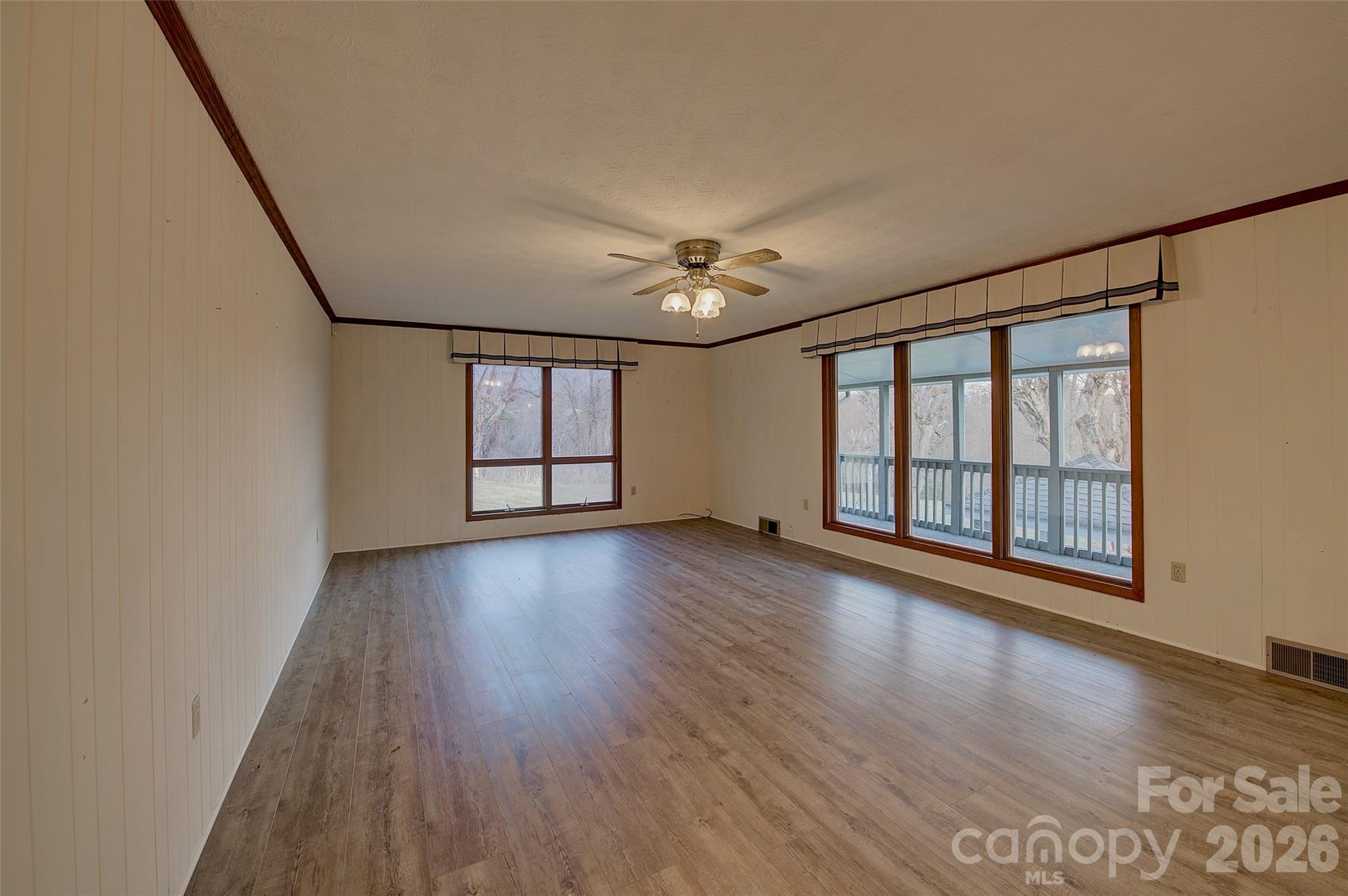 220 Grand View Lane — Burnsville