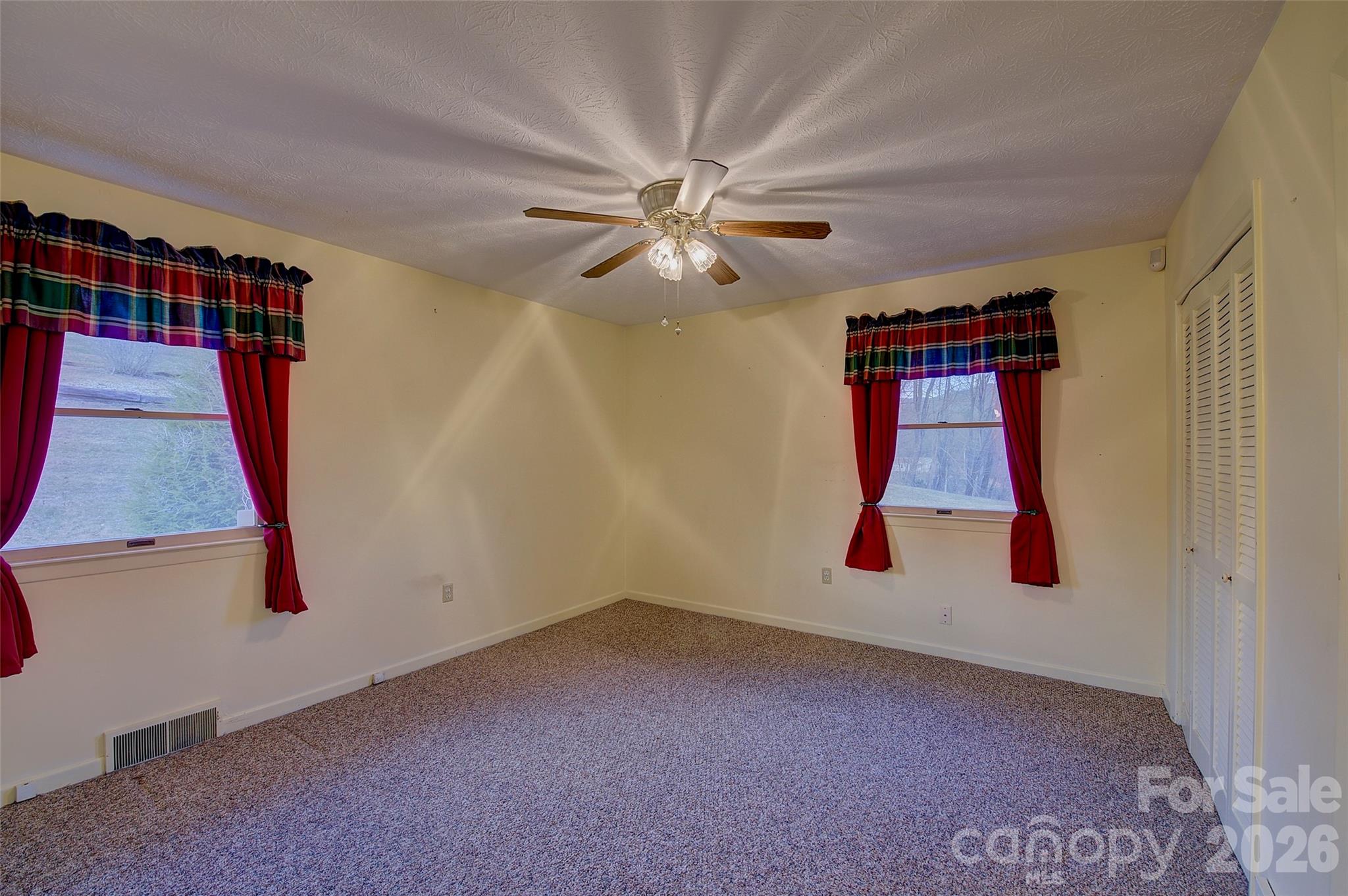220 Grand View Lane — Burnsville