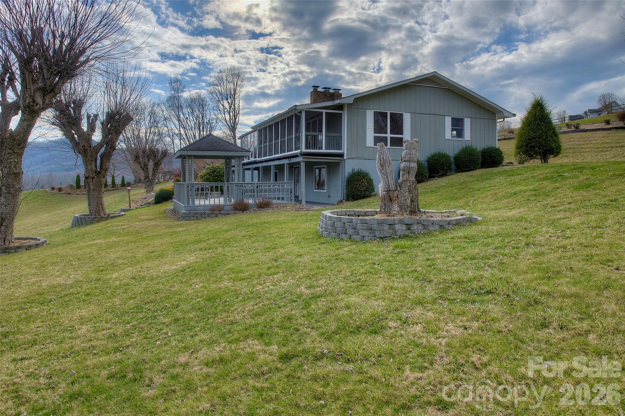 220 Grand View Lane — Burnsville