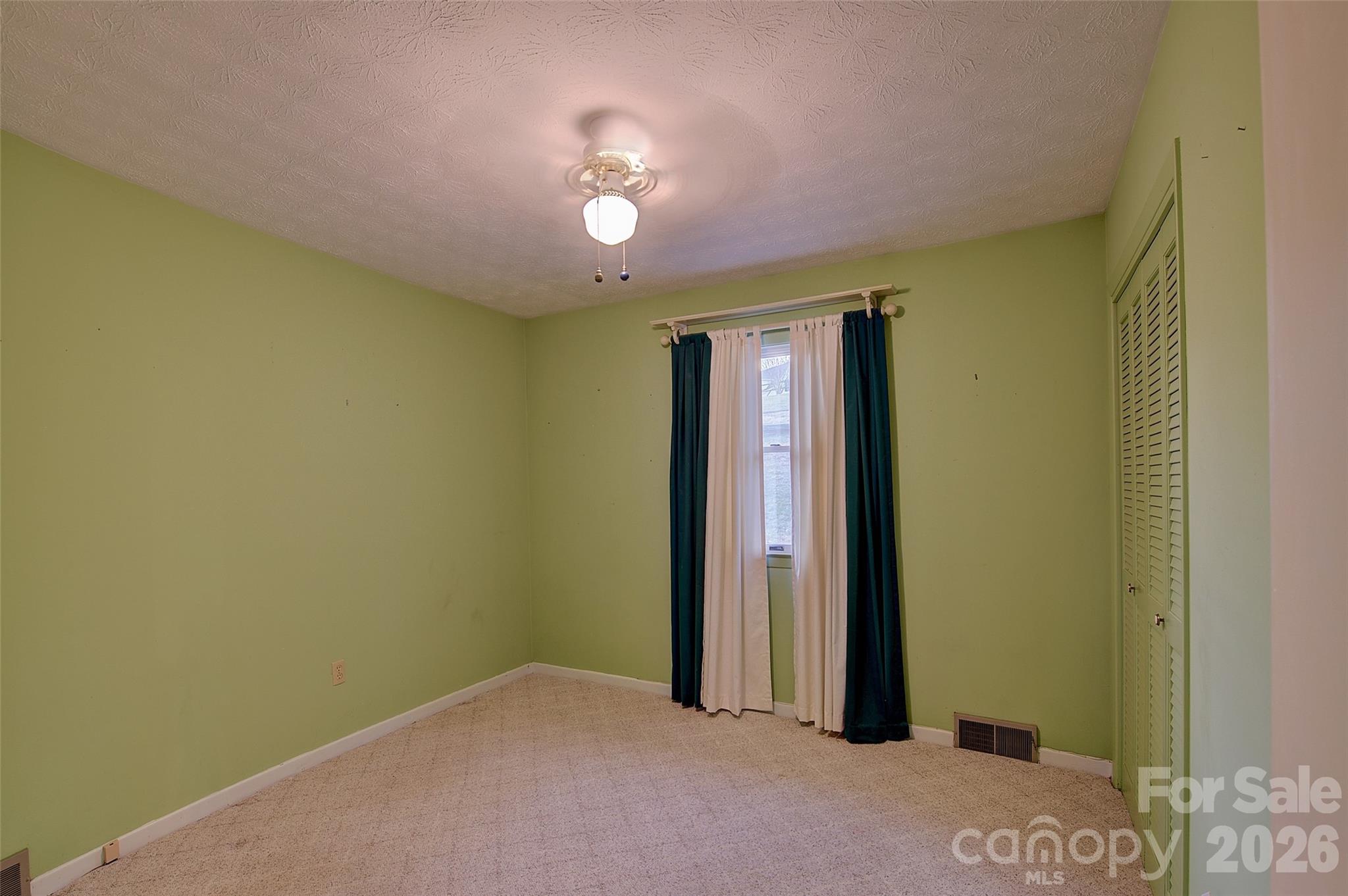 220 Grand View Lane — Burnsville