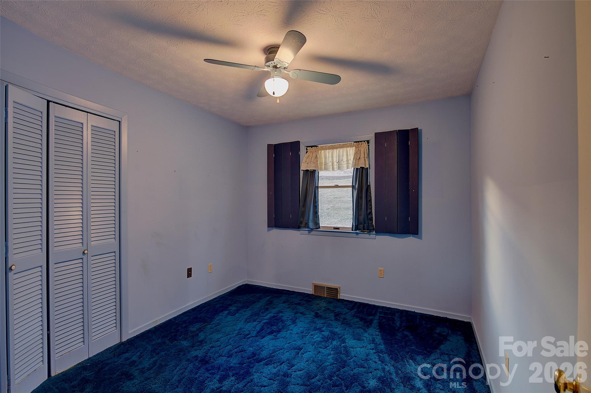 220 Grand View Lane — Burnsville