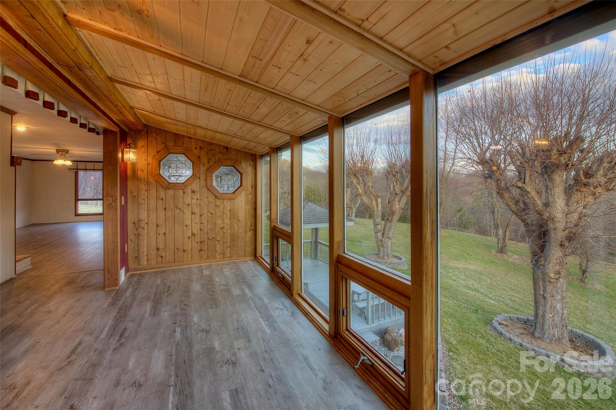220 Grand View Lane — Burnsville