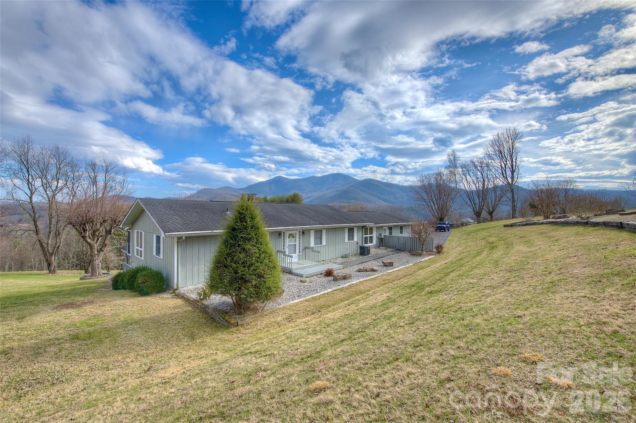 220 Grand View Lane — Burnsville