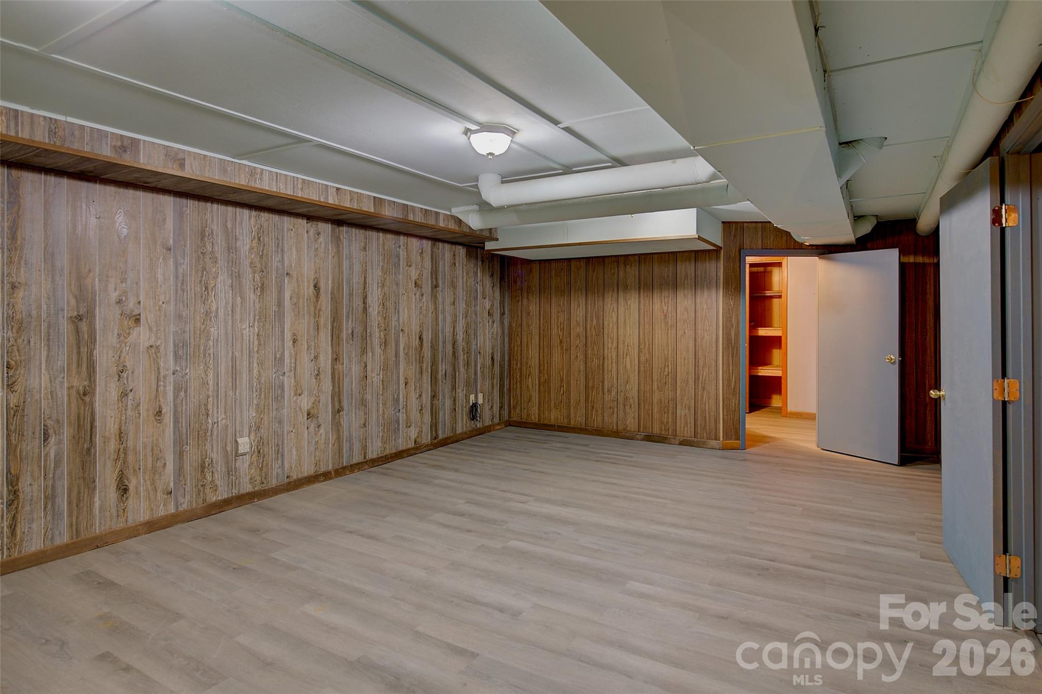 220 Grand View Lane — Burnsville