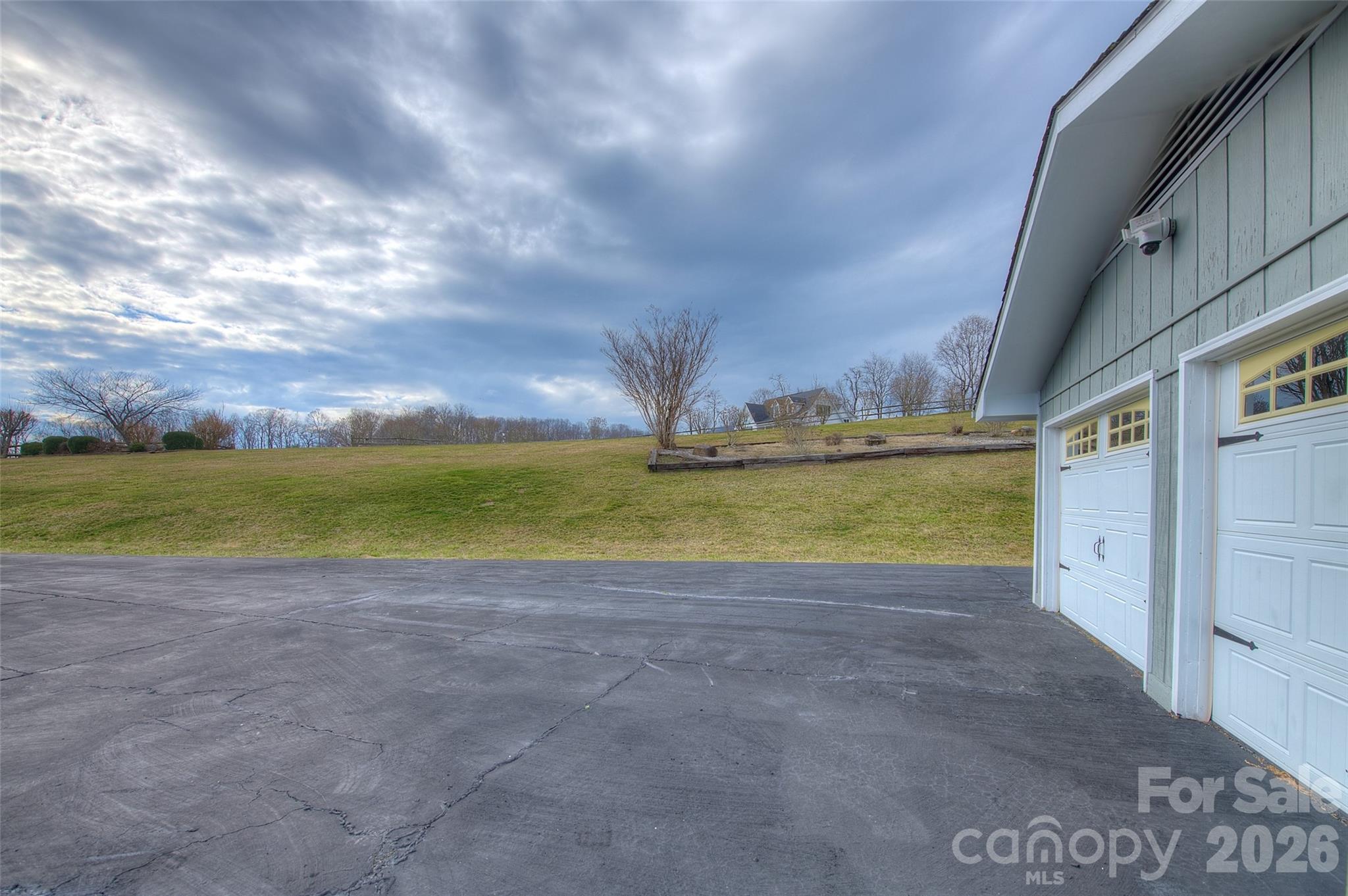 220 Grand View Lane — Burnsville