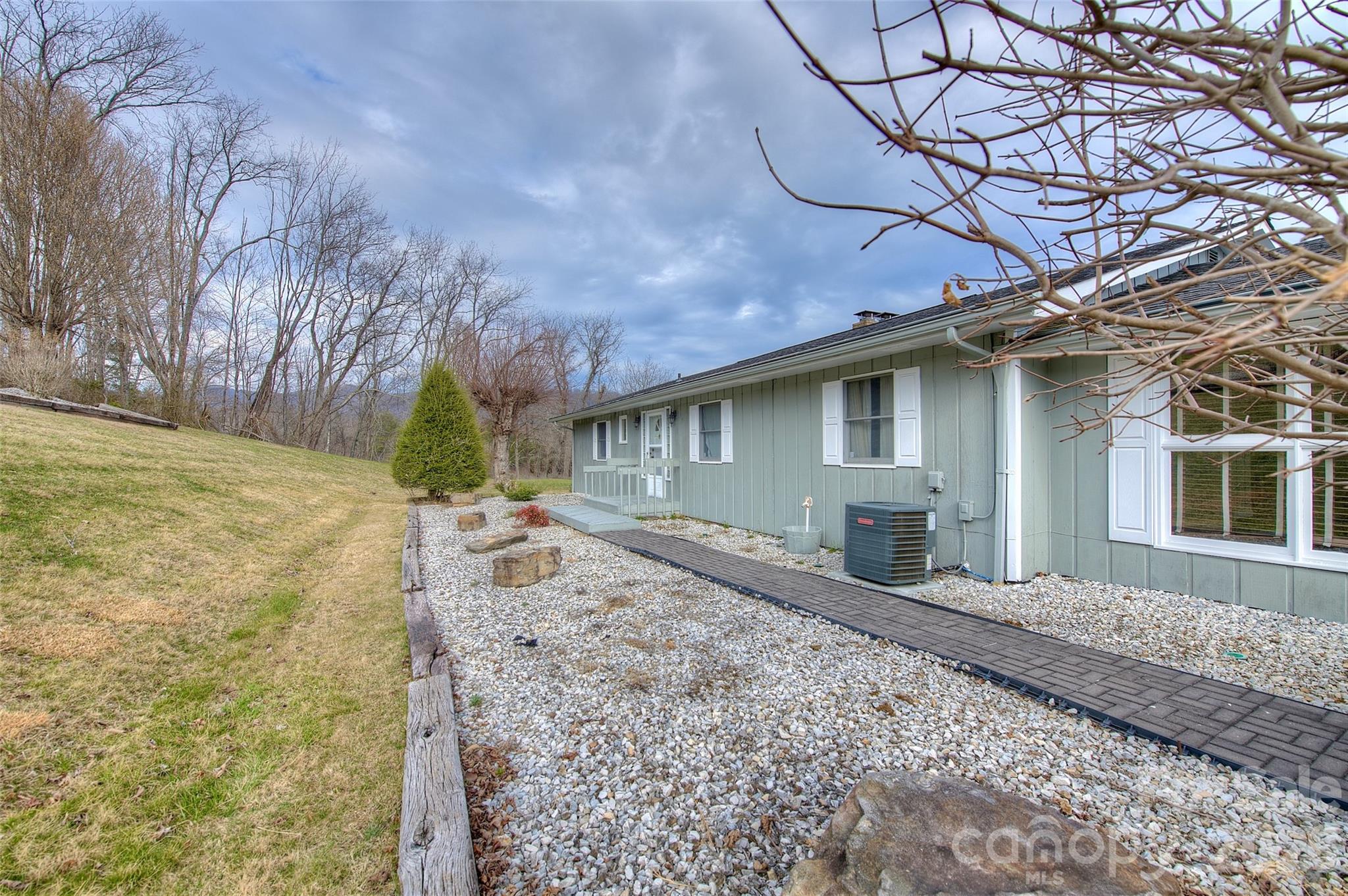 220 Grand View Lane — Burnsville