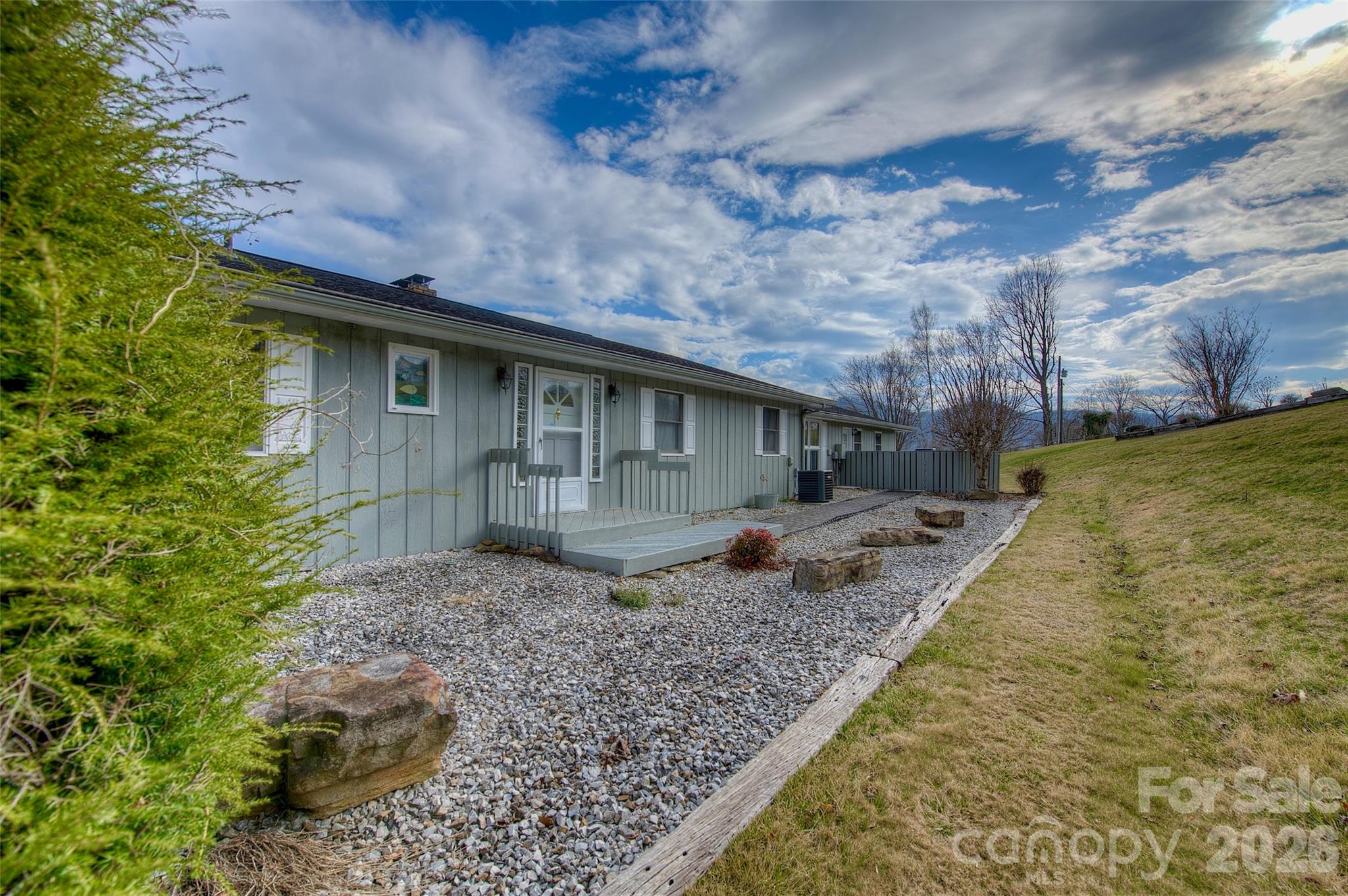 220 Grand View Lane — Burnsville