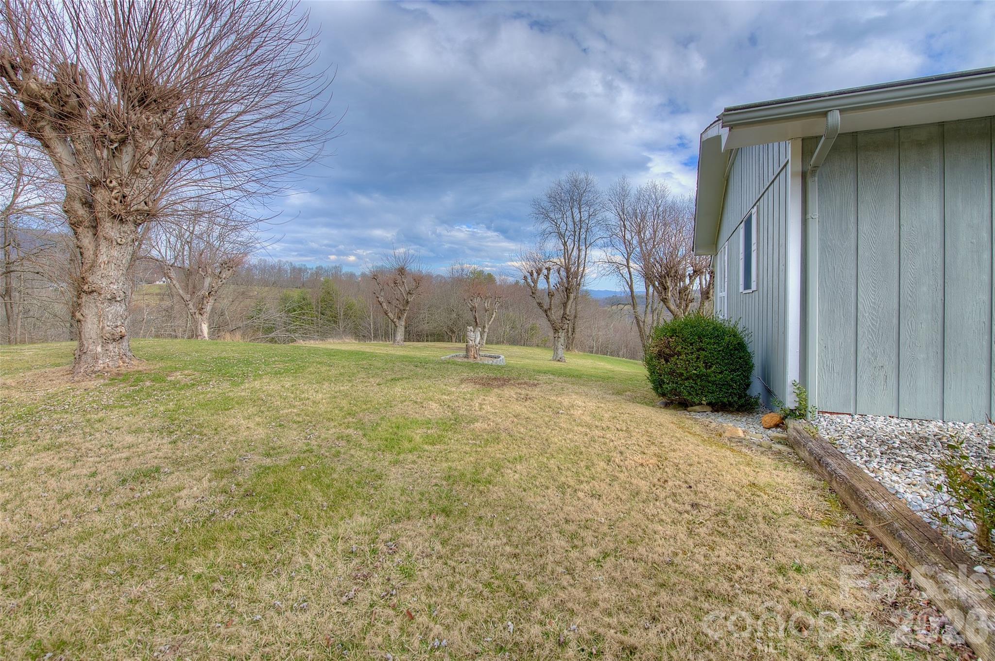220 Grand View Lane — Burnsville