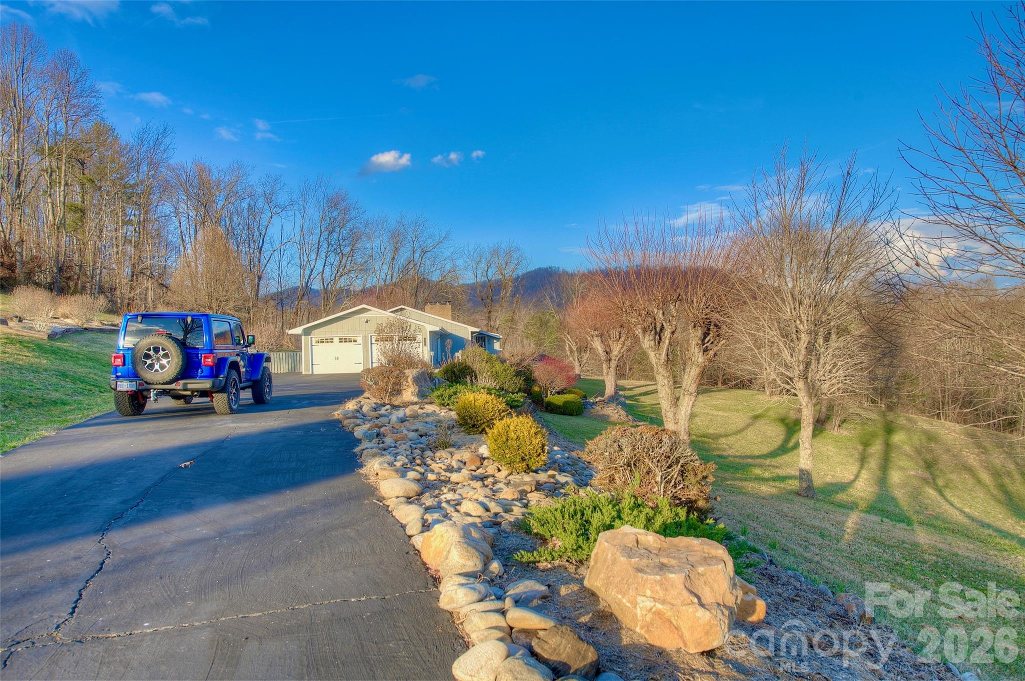 220 Grand View Lane — Burnsville