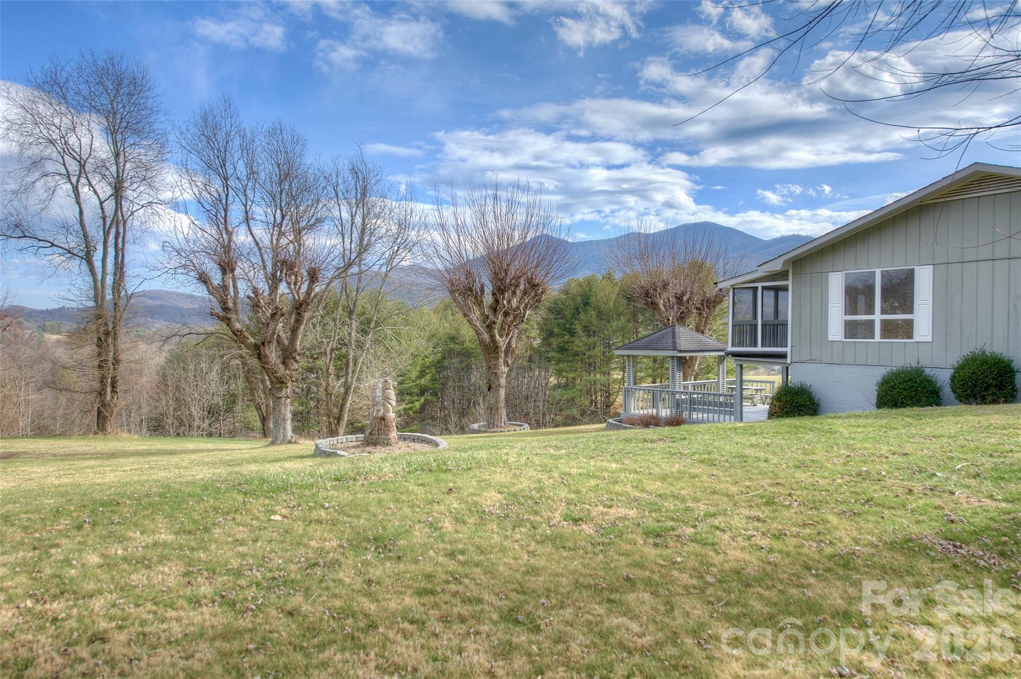 220 Grand View Lane — Burnsville