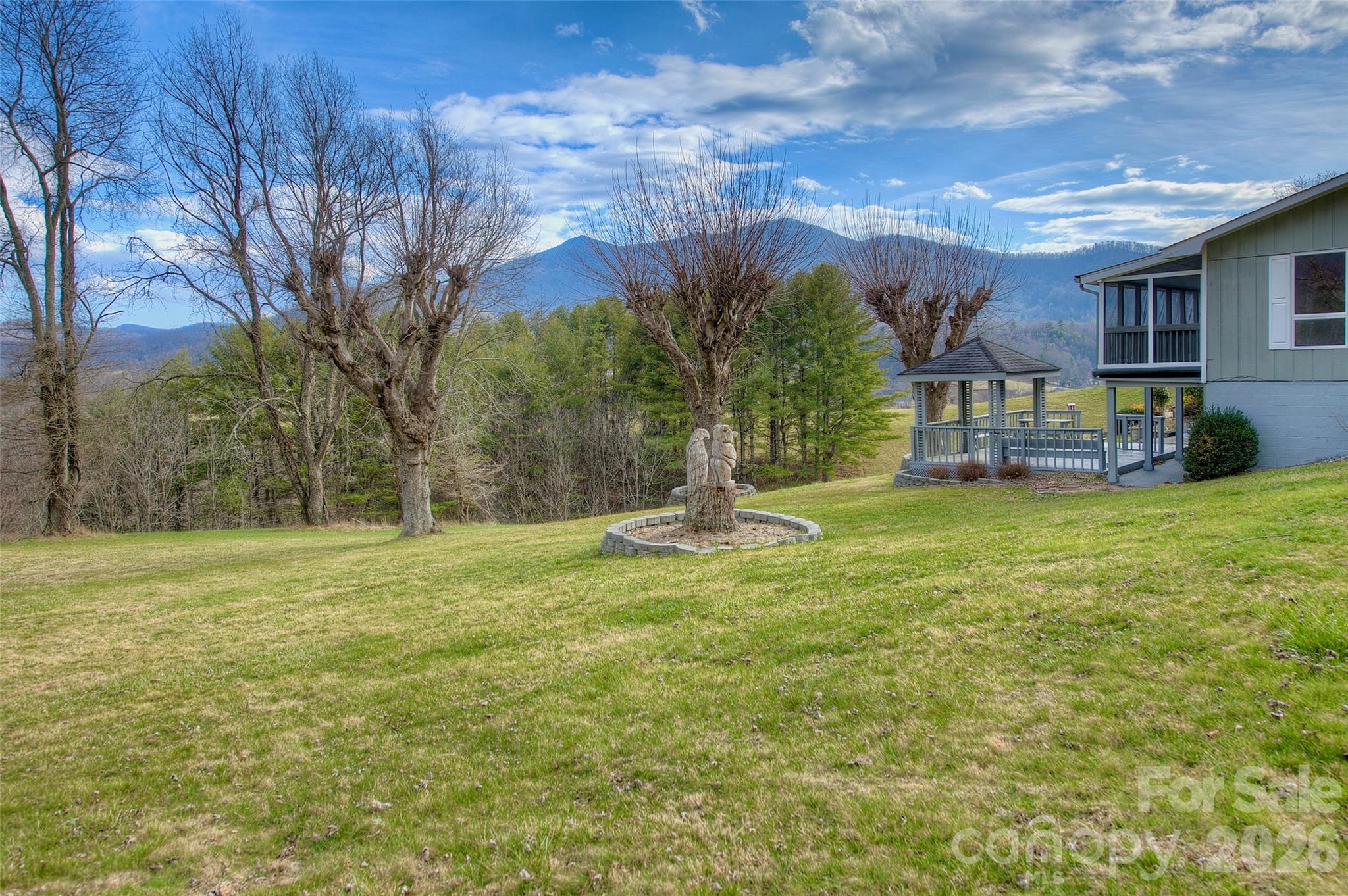 220 Grand View Lane — Burnsville