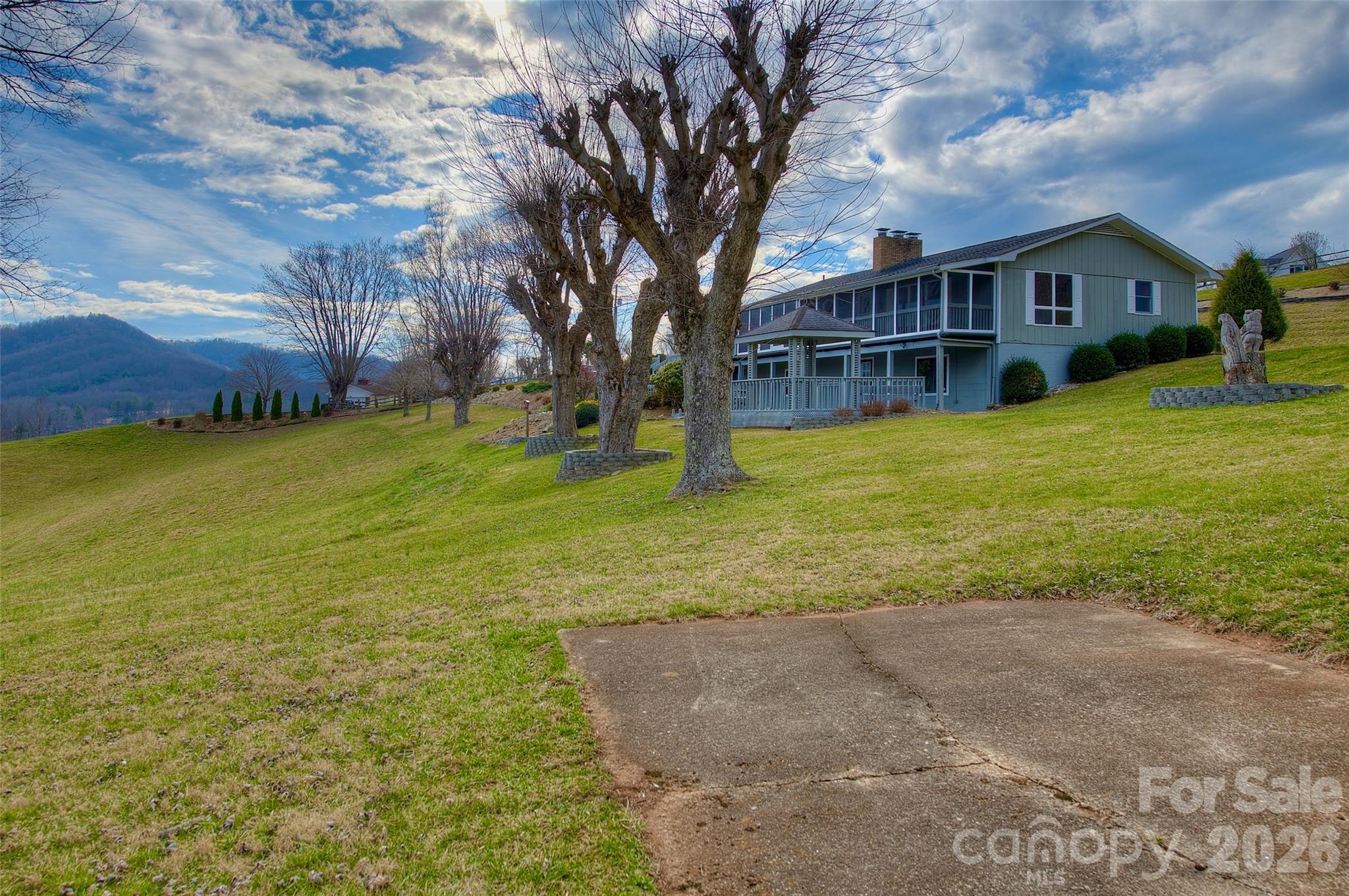 220 Grand View Lane — Burnsville