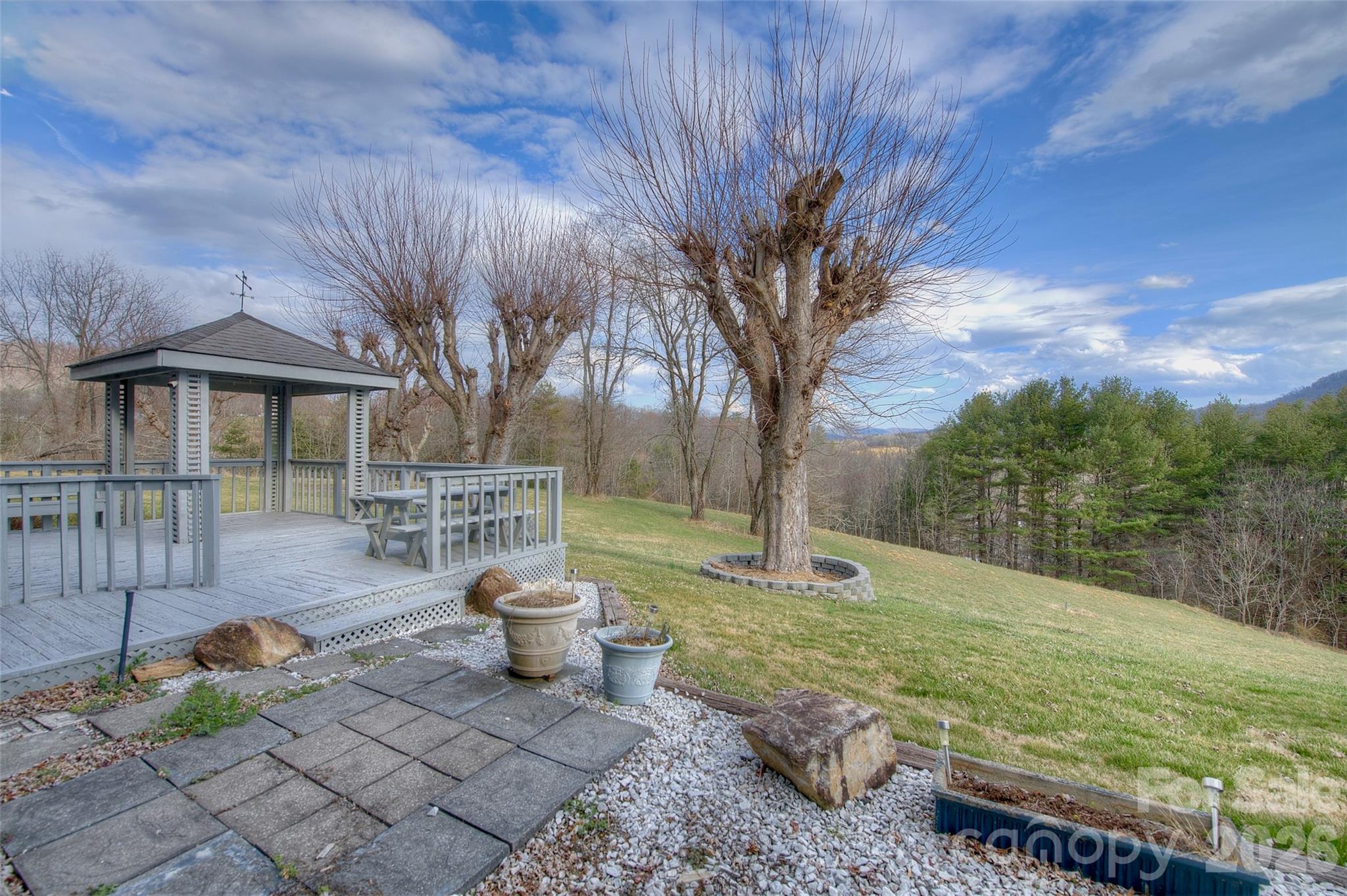 220 Grand View Lane — Burnsville
