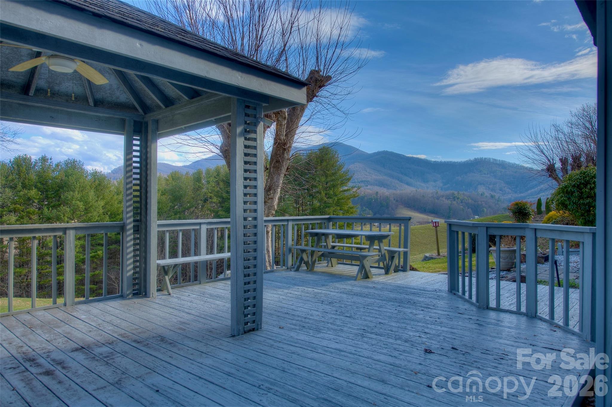 220 Grand View Lane — Burnsville