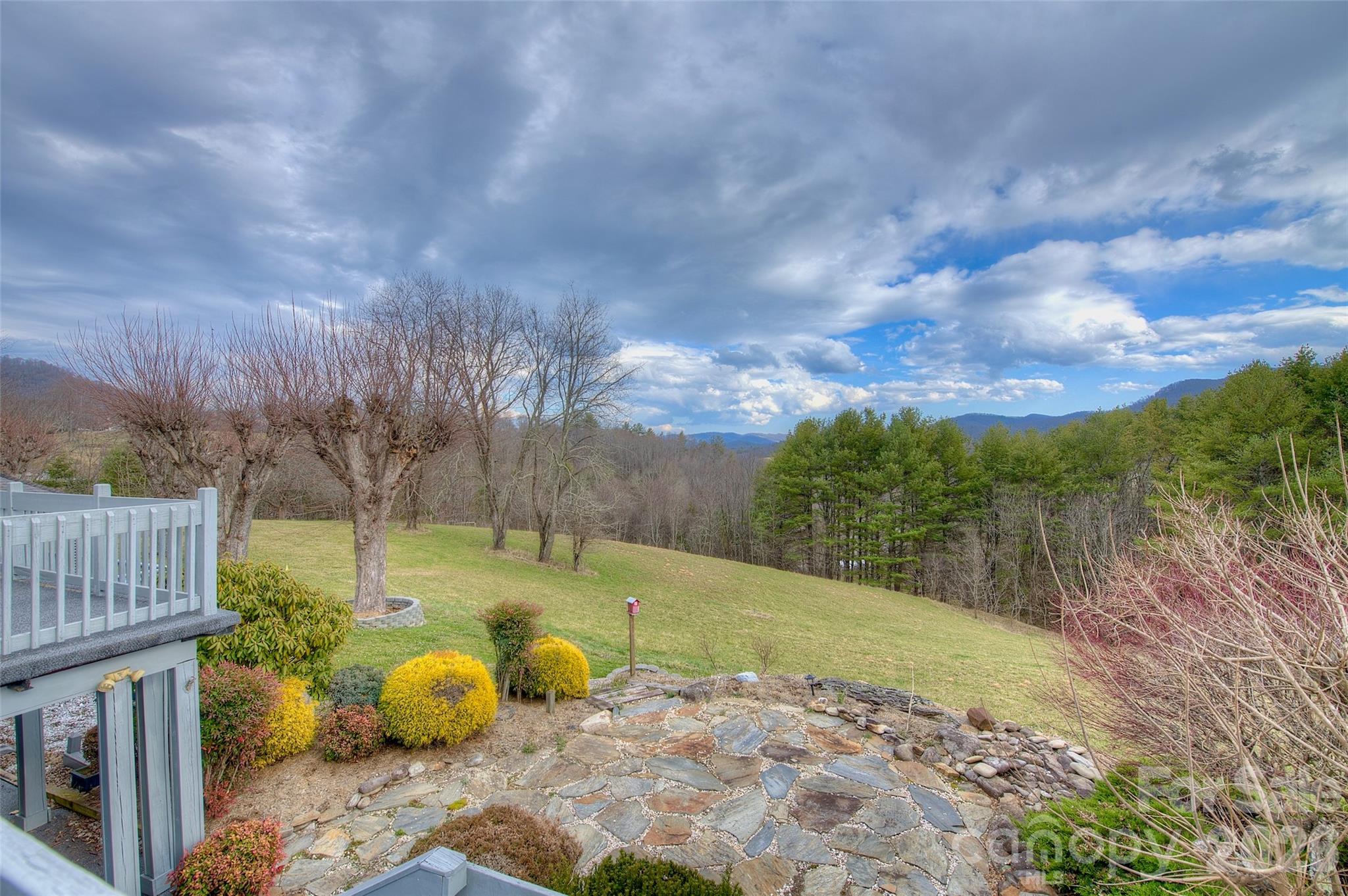 220 Grand View Lane — Burnsville