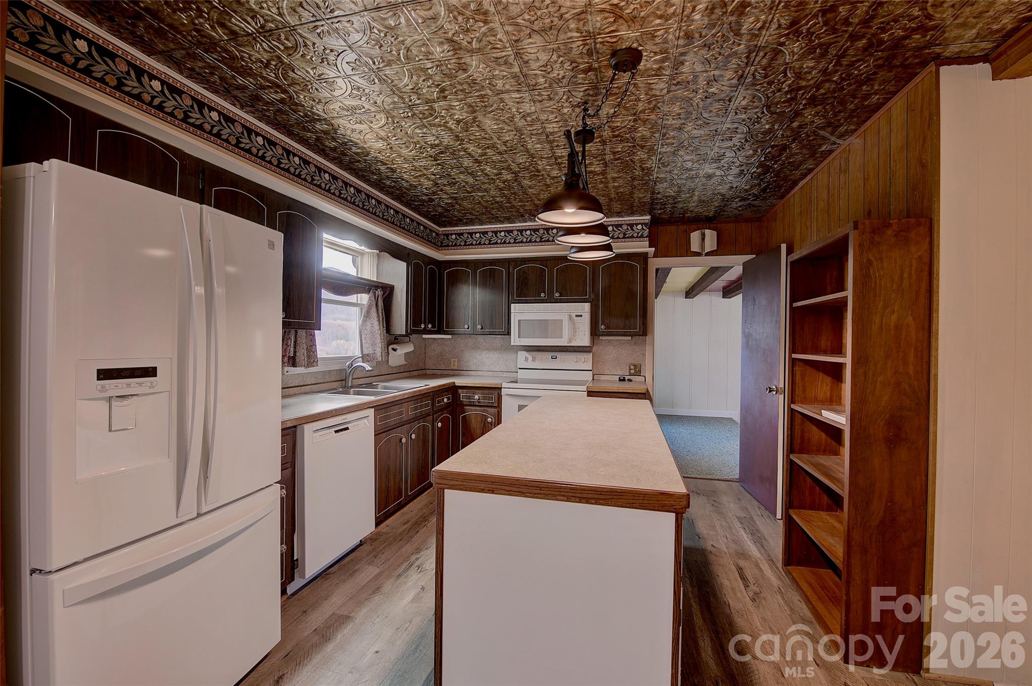 220 Grand View Lane — Burnsville