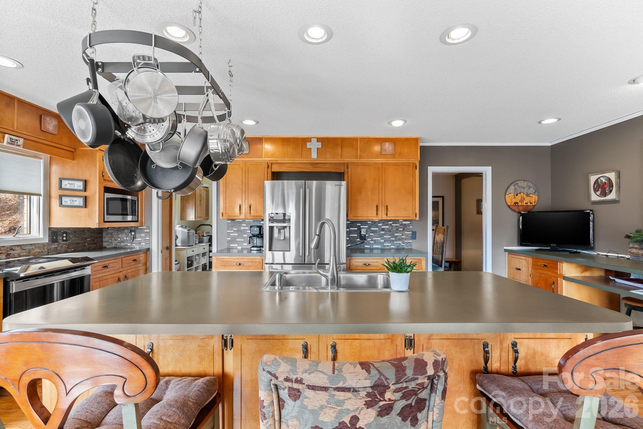 60 Little Creek Drive — Canton