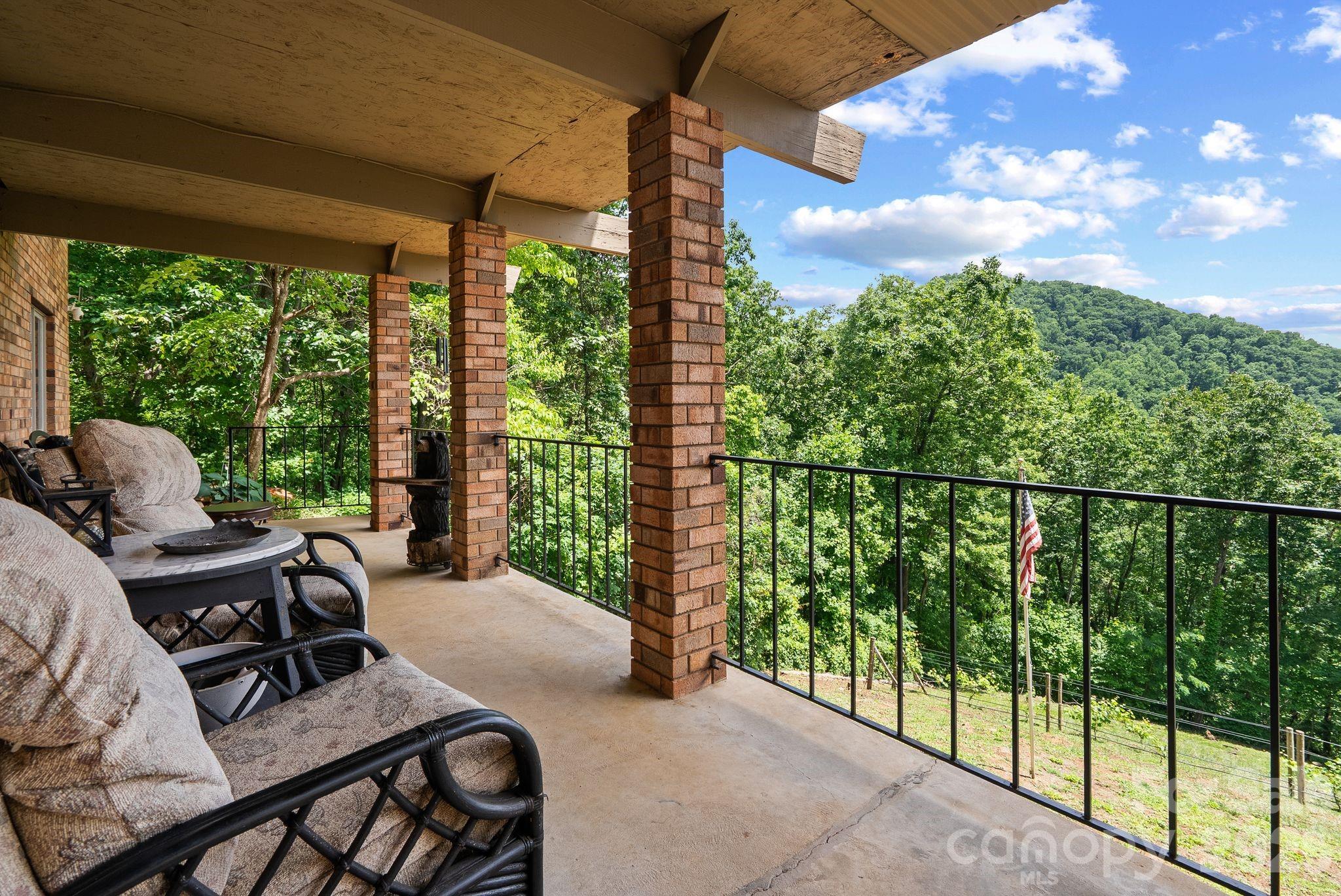 60 Little Creek Drive — Canton
