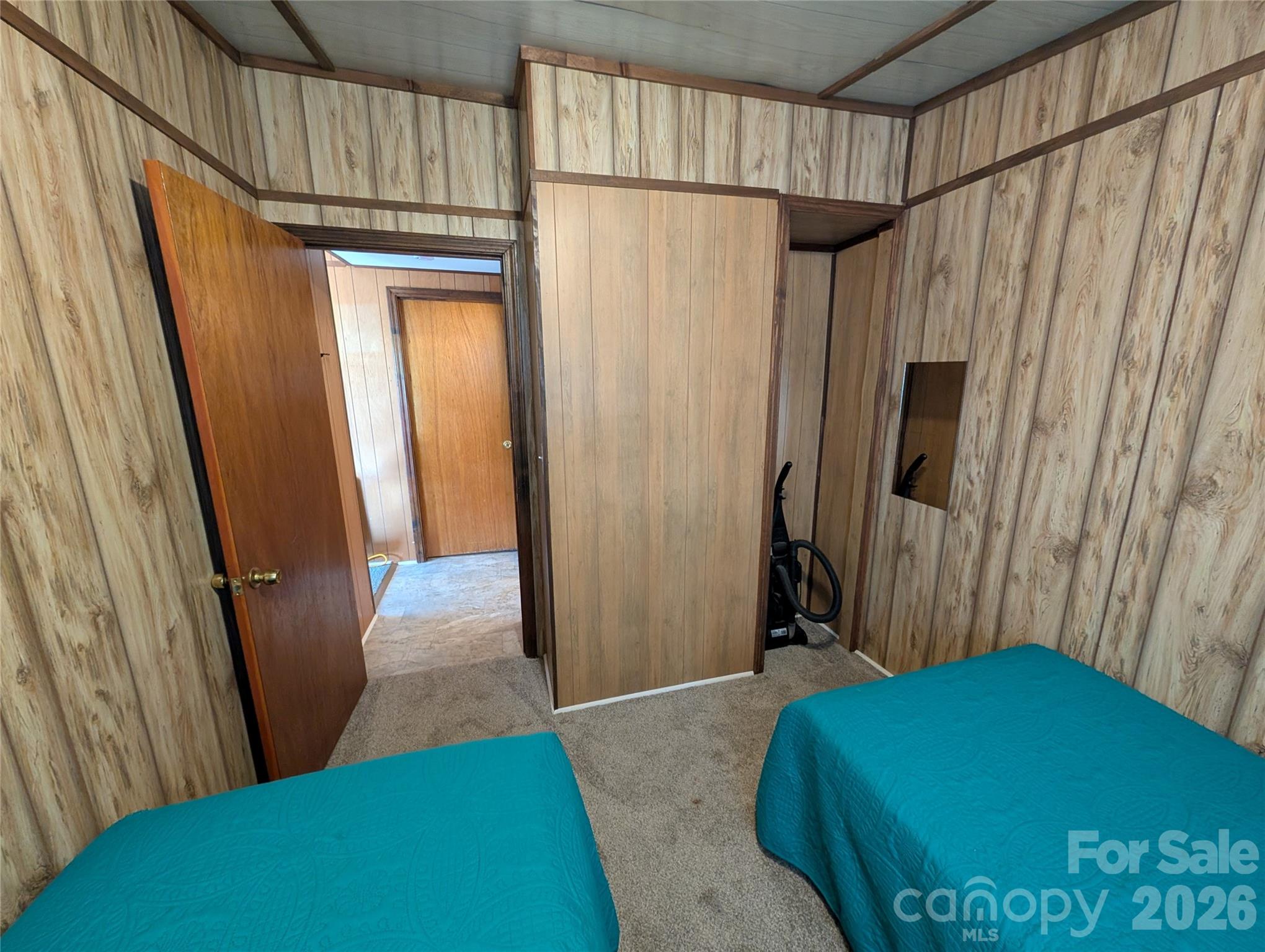 260 Oak Ridge Road — Hendersonville