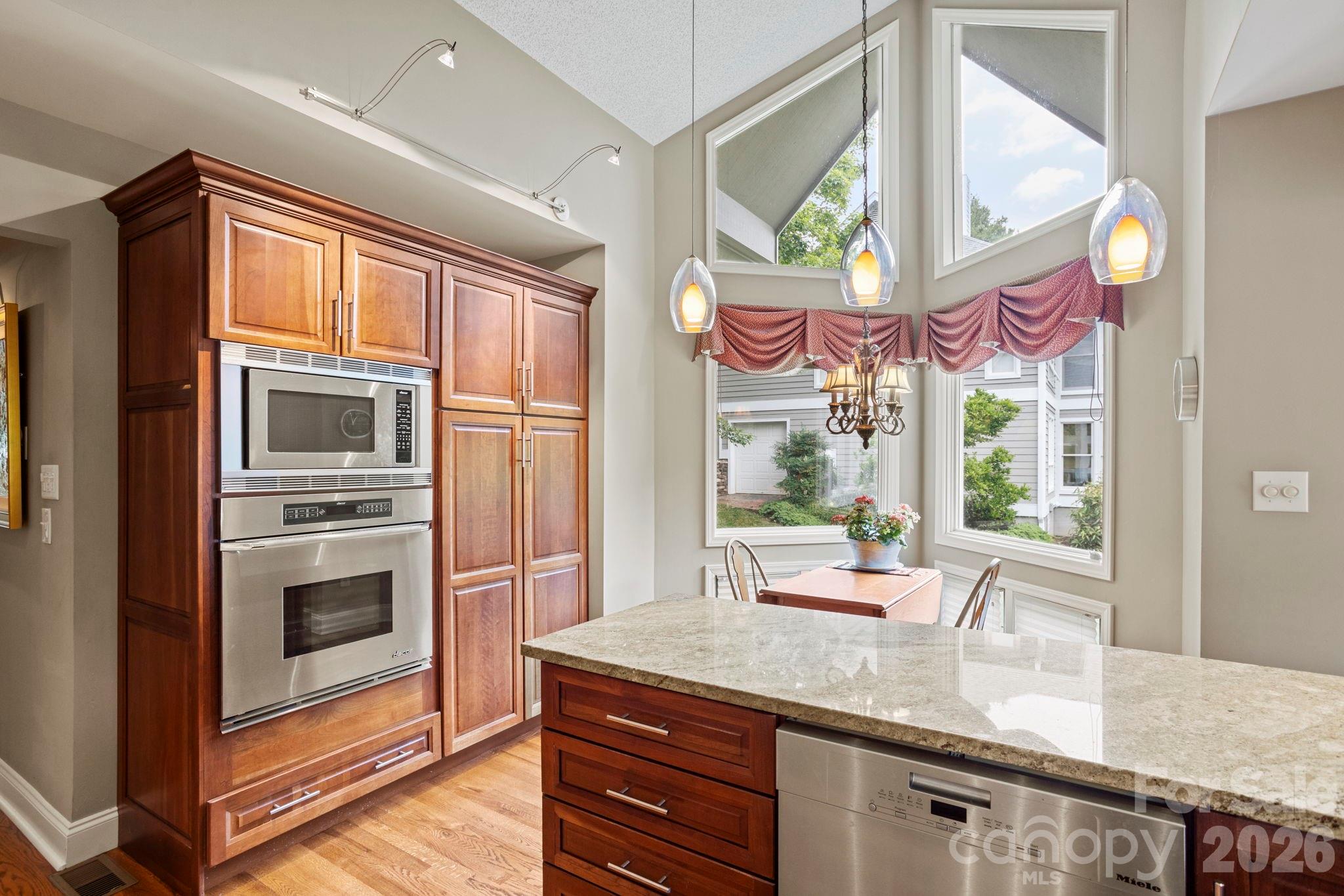 104 Overlook Drive — Flat Rock