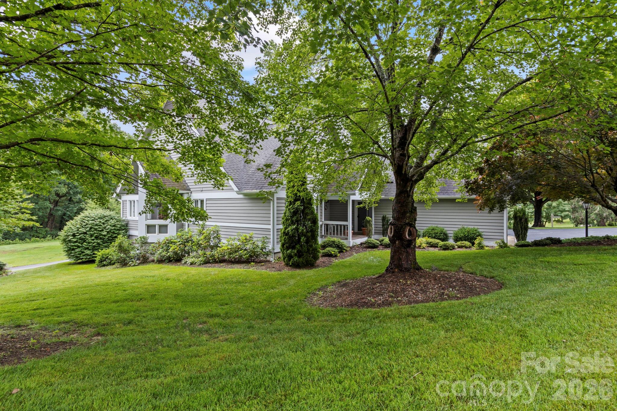 104 Overlook Drive — Flat Rock